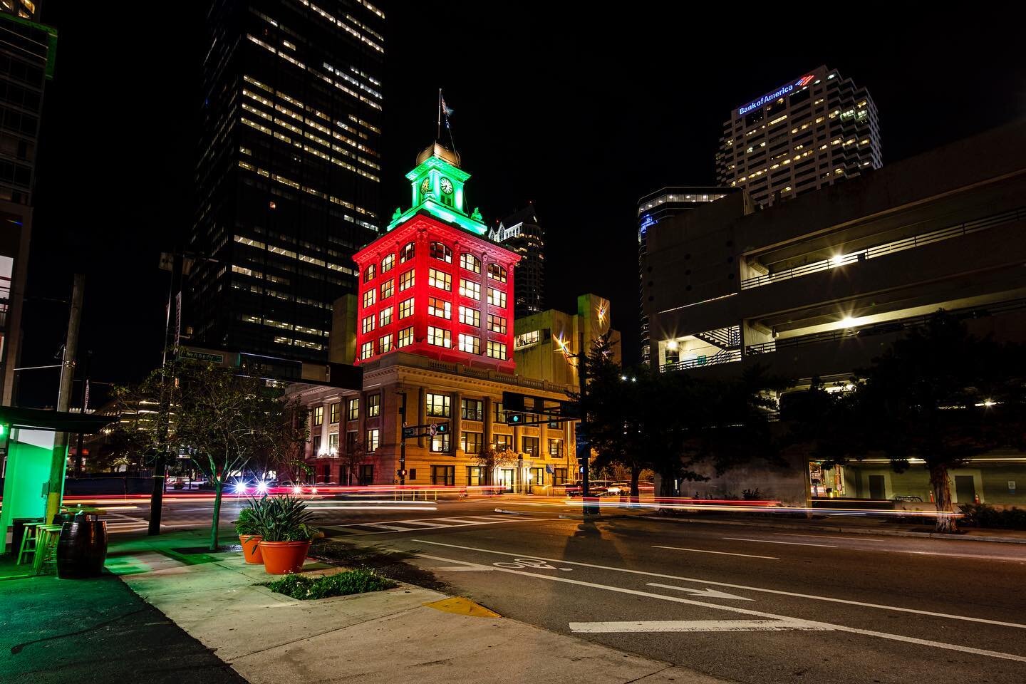 Happy Holidays from beautiful Tampa!! Stay warm and safe! 
.
.
.
.
.
.
#tampa #tampabay #downtown #downtowntampa #happyholidays #christmas #christmaslights #courthouse #night #nightphotography #florida #floridaphotographer #fassbendercreative #light 