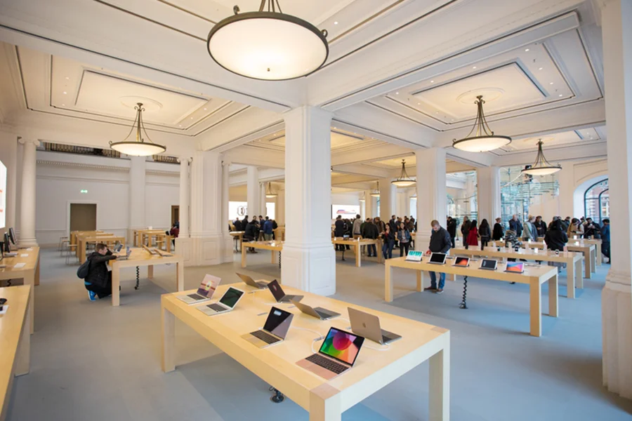 It doesn’t matter whether it’s housed in a historical building or a stand alone building, once you enter the space without looking at the sign, you would immediately know it’s an Apple store.