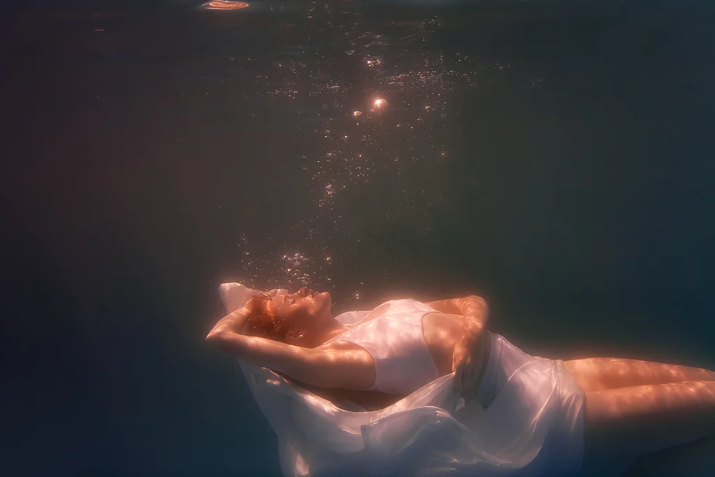Omaha Fashion Week designer underwater editorial by Heather and Jameson3.jpg