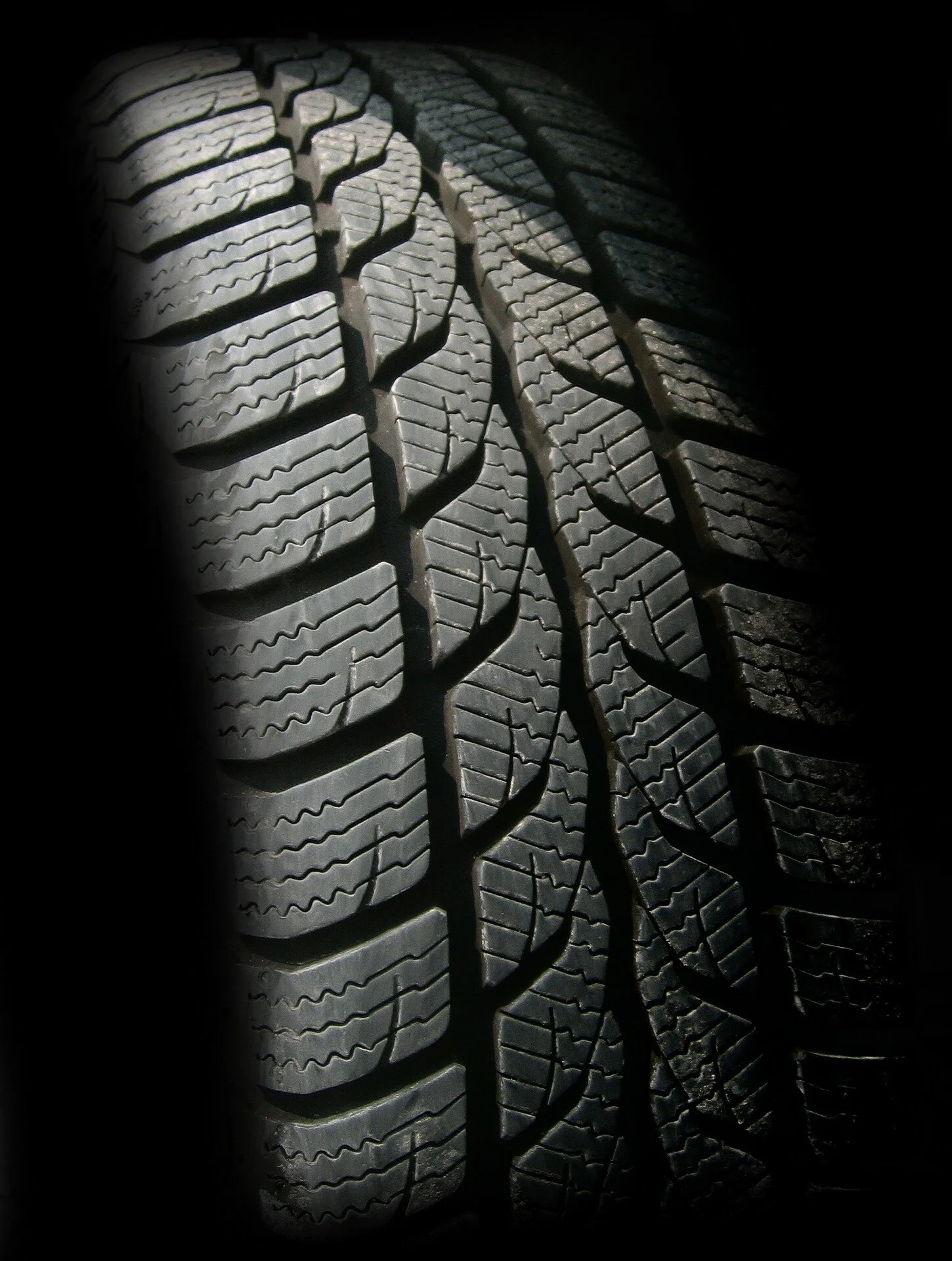 Buying Used Tires vs. New From Hooper’s Tire Outlet