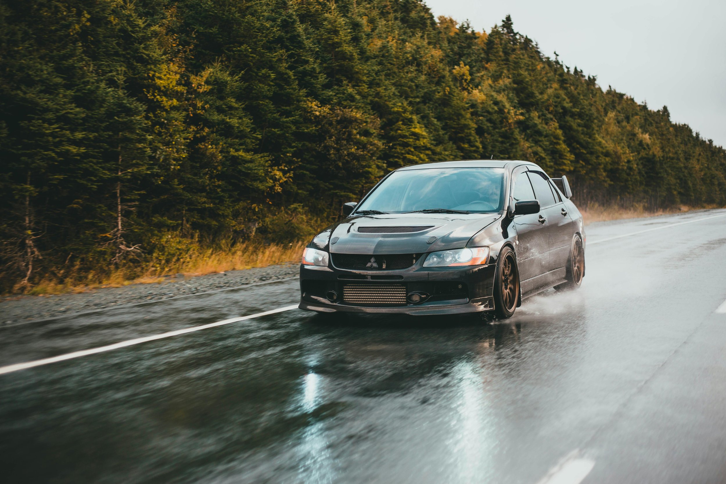 How to Handle Hydroplaning When Driving on Wet Roads