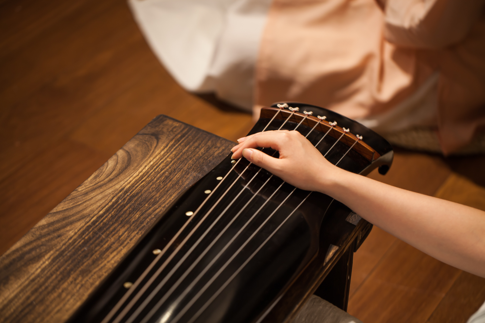   Discover a Refined Chinese Lifestyle    Guqin  