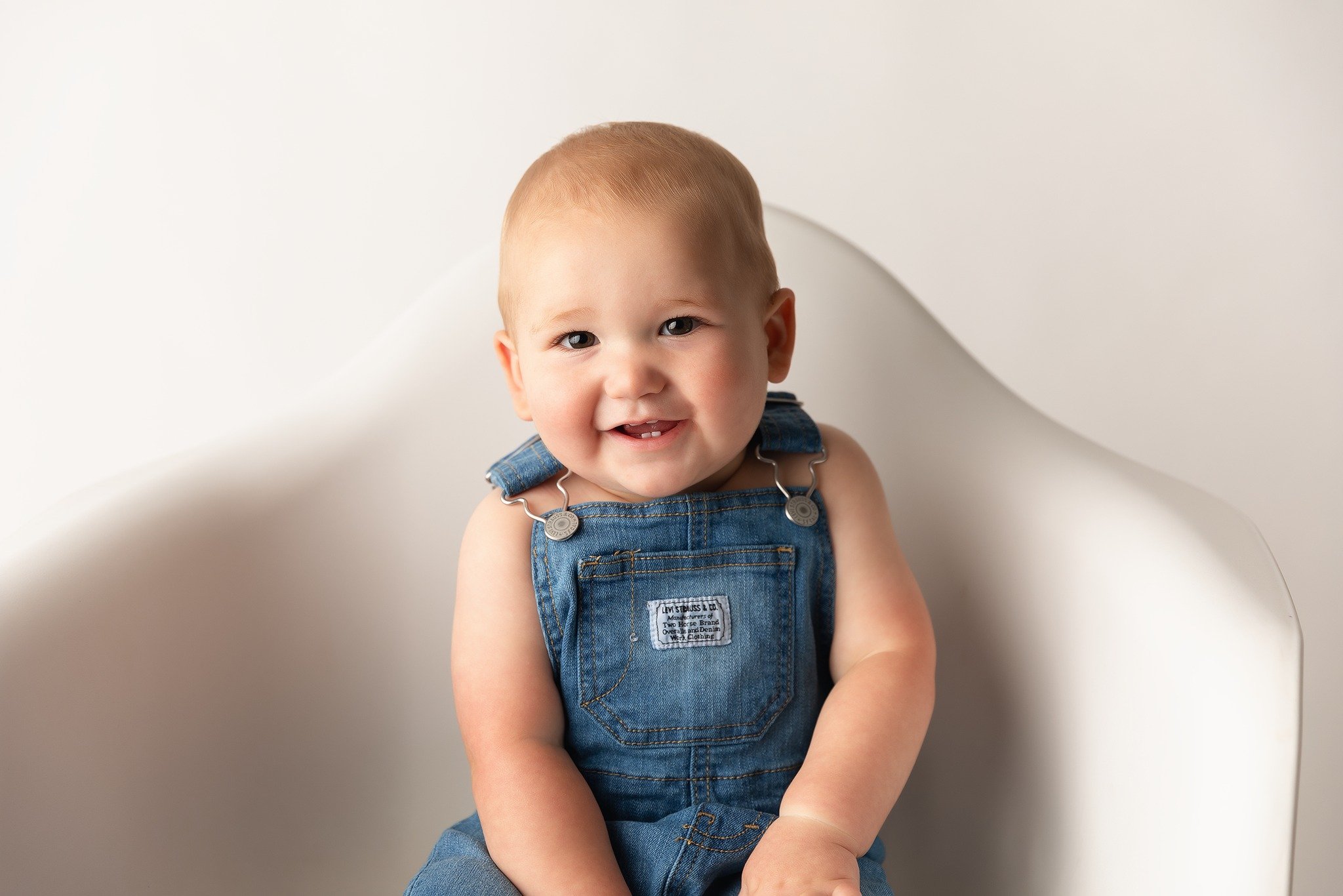 I will forever use this white chair for milestone sessions. It's absolutely perfect for all babies.  #danalovephotography #centralarkansasphotographer #morriltonarkansasphotographer #studiophotographer #morriltonarkansas #babyphotographer #milestones