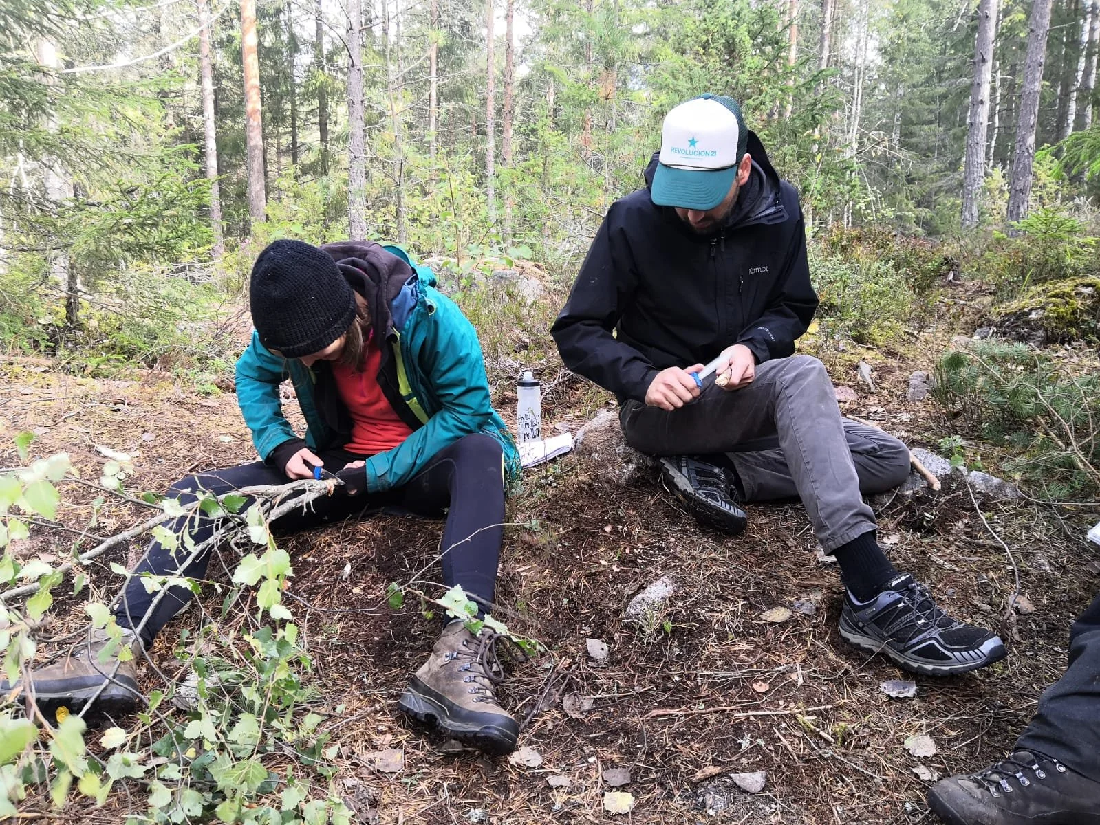 Survival Courses in the wilderness in Sweden | Build shelter, tools and ...