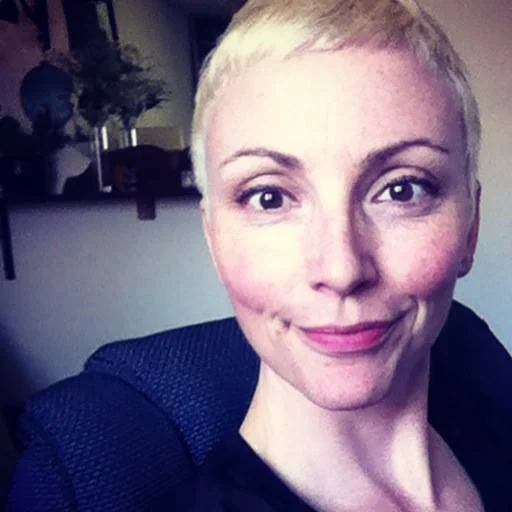 Valérie Galarneau Conceptrice et scénariste habile, Valérie excelle dans l'art de raconter et fait voyager grâce à sa vision unique. Rapide et agile, elle était la doublure de Uma Thurman dans Kill Bill , tsé dans les scènes de combat. Découvrez ses katas ici