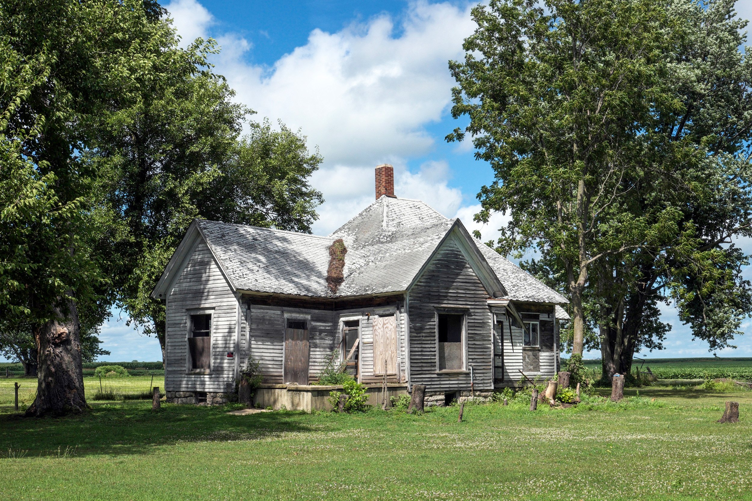  Abandoned white farm house. Terra Haute, IL. July, 2016 