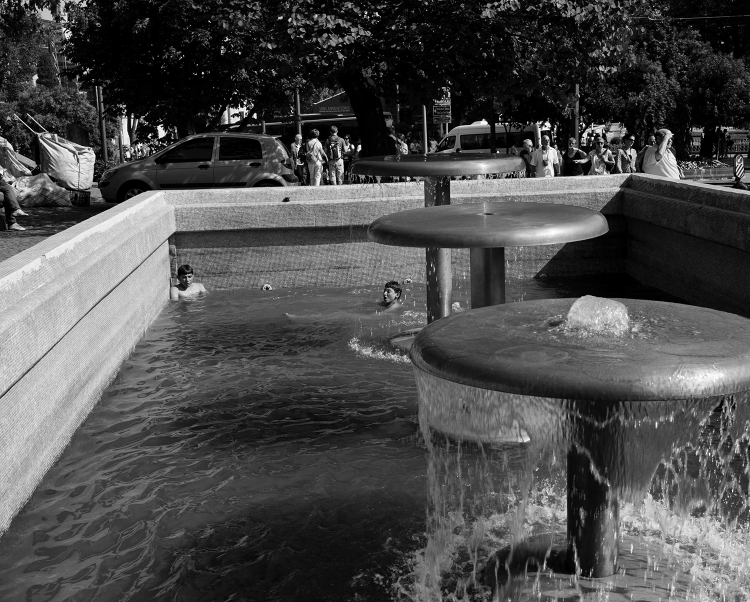 blurb_fountain.gif