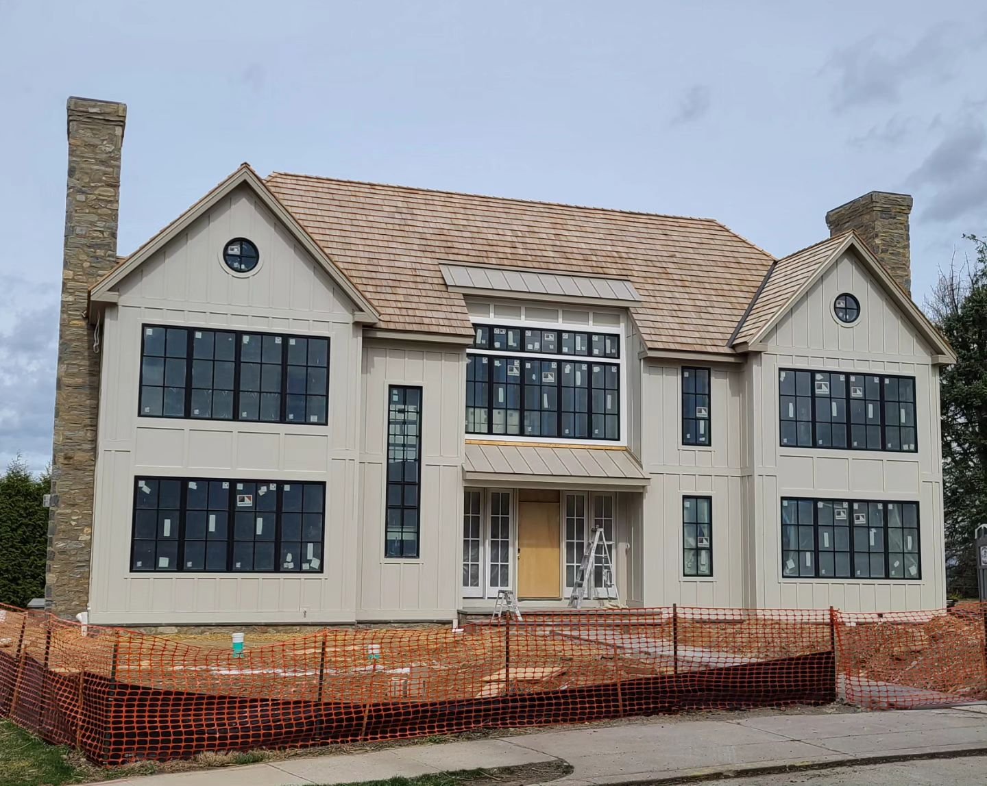 Construction is moving along on our custom home in Chestnut Hill. It's exciting to see drywall installed and the interior spaces beginning to be defined.

@blakedevelopment 
@mulhernkulp 

#cunnarch # customhome #newbuild #sitevisit #constructionupda