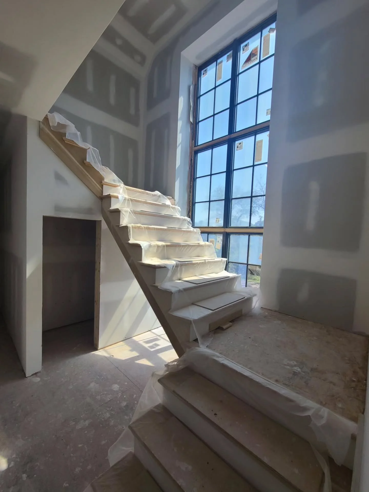 Arches, volume, and light are all coming together to define the interior of our Collegeville custom home.

#cunnarch #youneedanarchitect #philadelphiaarchitect #mainlinearchitect #customhomes #collegevillepa #sitevisit #constructionupdate