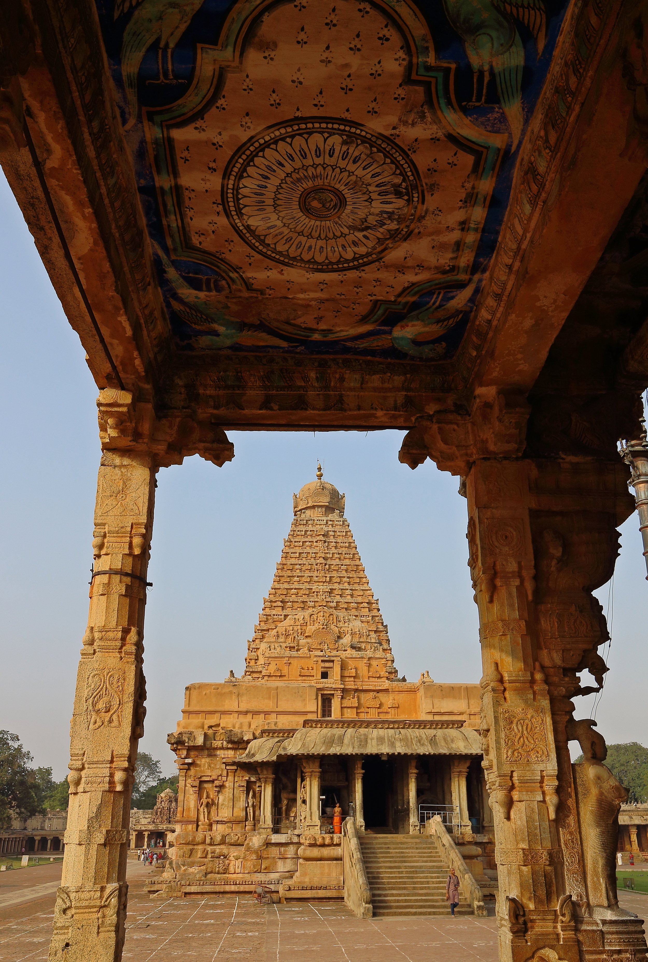 N-TN-C192_Big_Temple_Framed_with_Nandi_Mandapam_ceiling.jpg