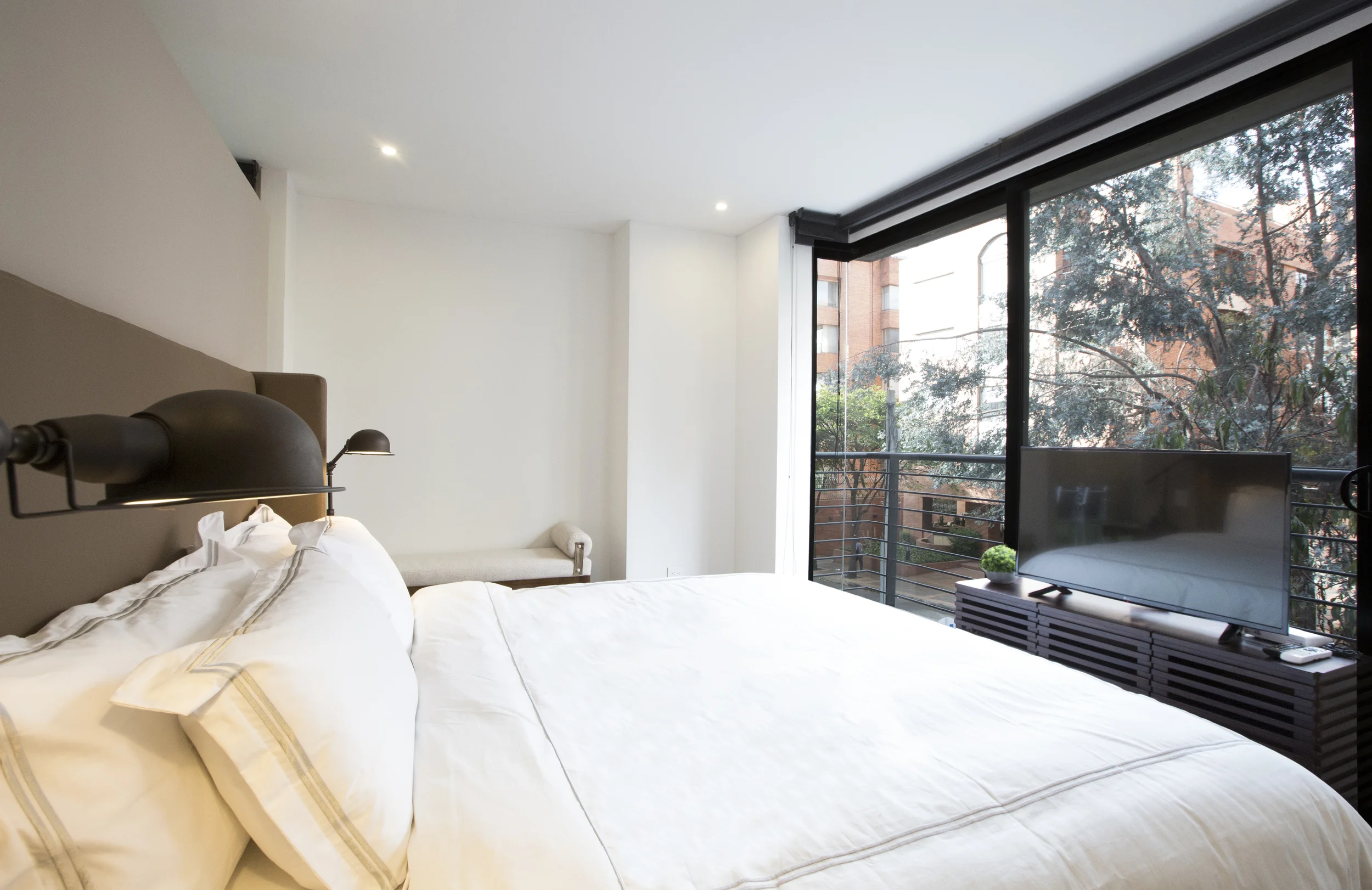 EXECUTIVE SUITE