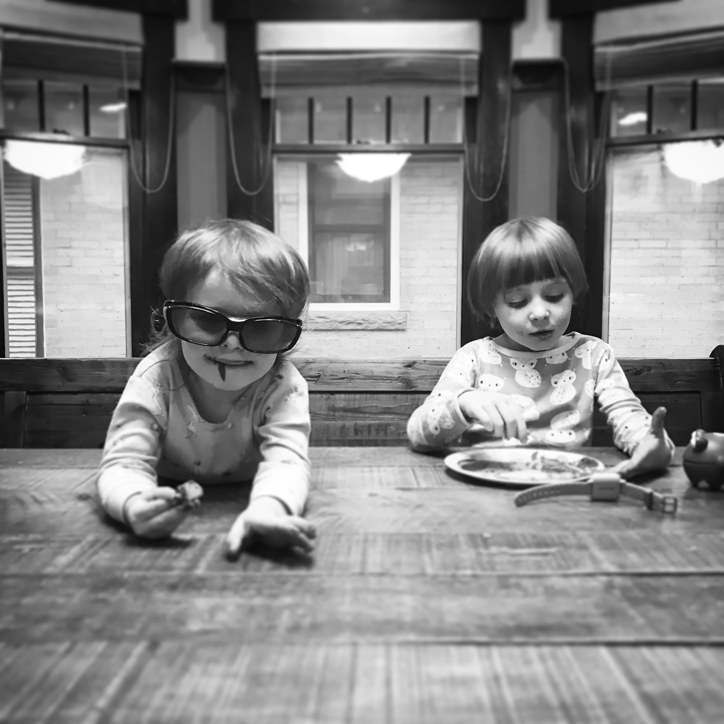   Phoebe &amp; Lucy. Snack. 10-26-17.  