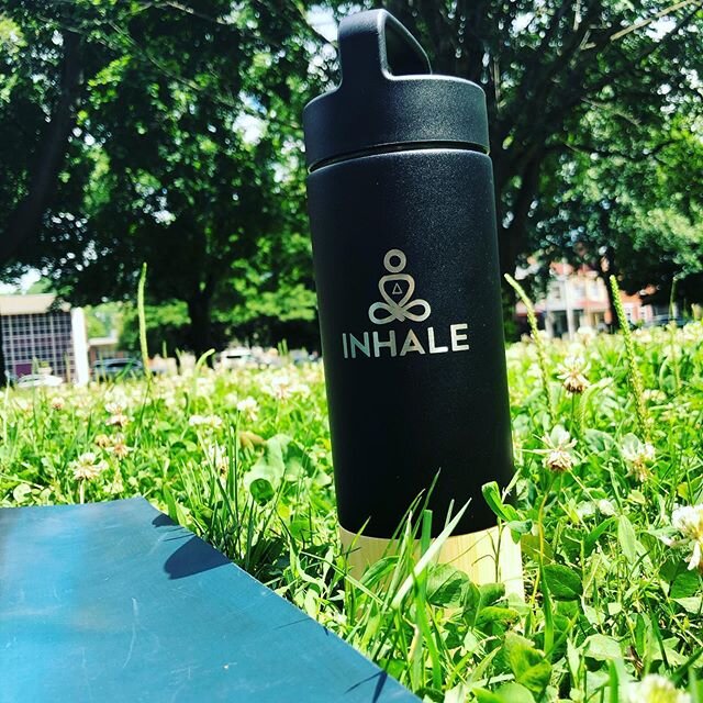 I taught yoga in the park today to spread cheery-cheeries all over the place. #thursdays12pm #yogaoutside #inhalepgh #ihavea1yearold #joblove @inhalepgh @wellybottle (link in bio) #northside