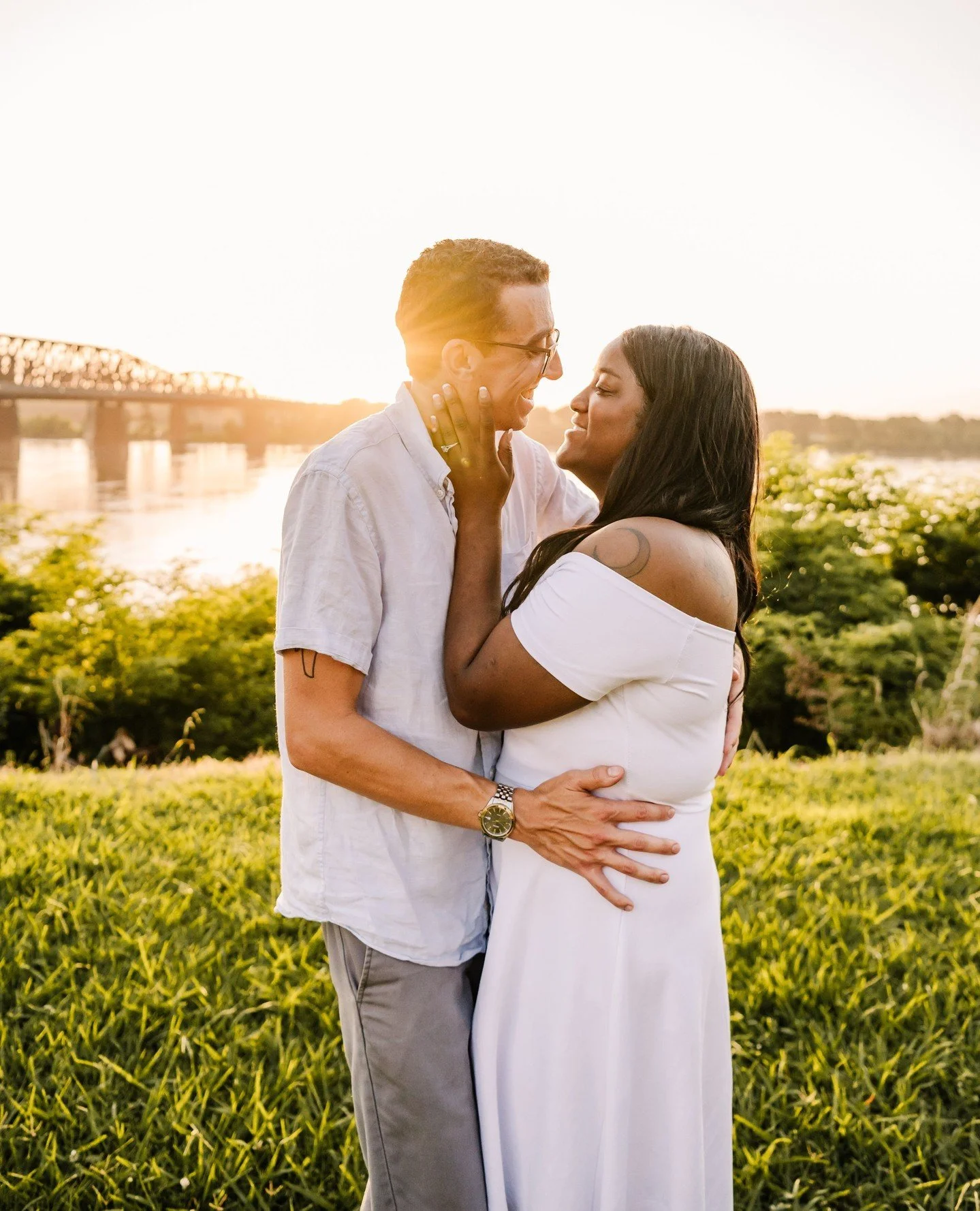 Nothing says "I pinky promise I love you" like a diamond ring. 😭🥹⁠
⁠
Kalyn + Glenn&rsquo;s sunset engagement session by the river was the definition of a perfect evening... and they were accompanied by the CUTEST MODELS! 🐶⁠
⁠
The golden 