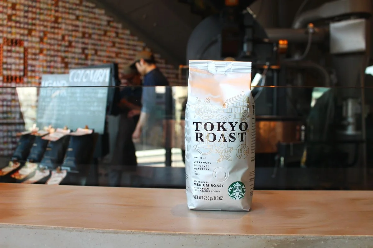 Romance, Side of Bag: Since opening our first store in Ginza in 1996, we’ve been proud to be a part of Japan’s longstanding coffee culture. Tokyo Roast continues this tradition with deeply earthy Sumatran beans and vibrant Latin American coffees—all diligently cared for, from cultivation to when they are blended and roasted at our Tokyo Starbucks Reserve™ Roastery by our Japanese coffee experts. We’re delighted to introduce this exquisite coffee. Crafted here, just for you.