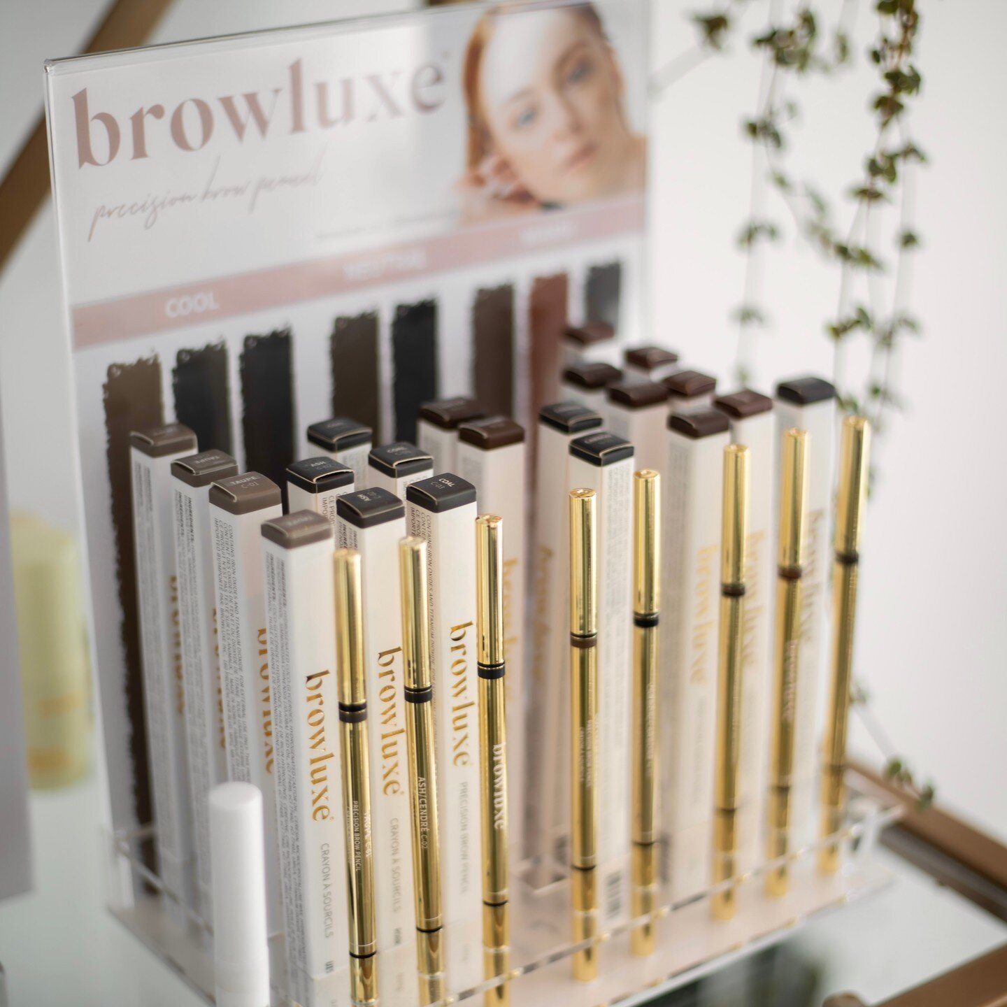 Browluxe is Polina's favourite brow pencil company. Why? ⁣
⁣
1) brow only brand that developed their colours and formulas from their own brow studio.⁣
⁣
2) will stay on until you don&rsquo;t want it to. Harder pencil formula makes the pigment last lo