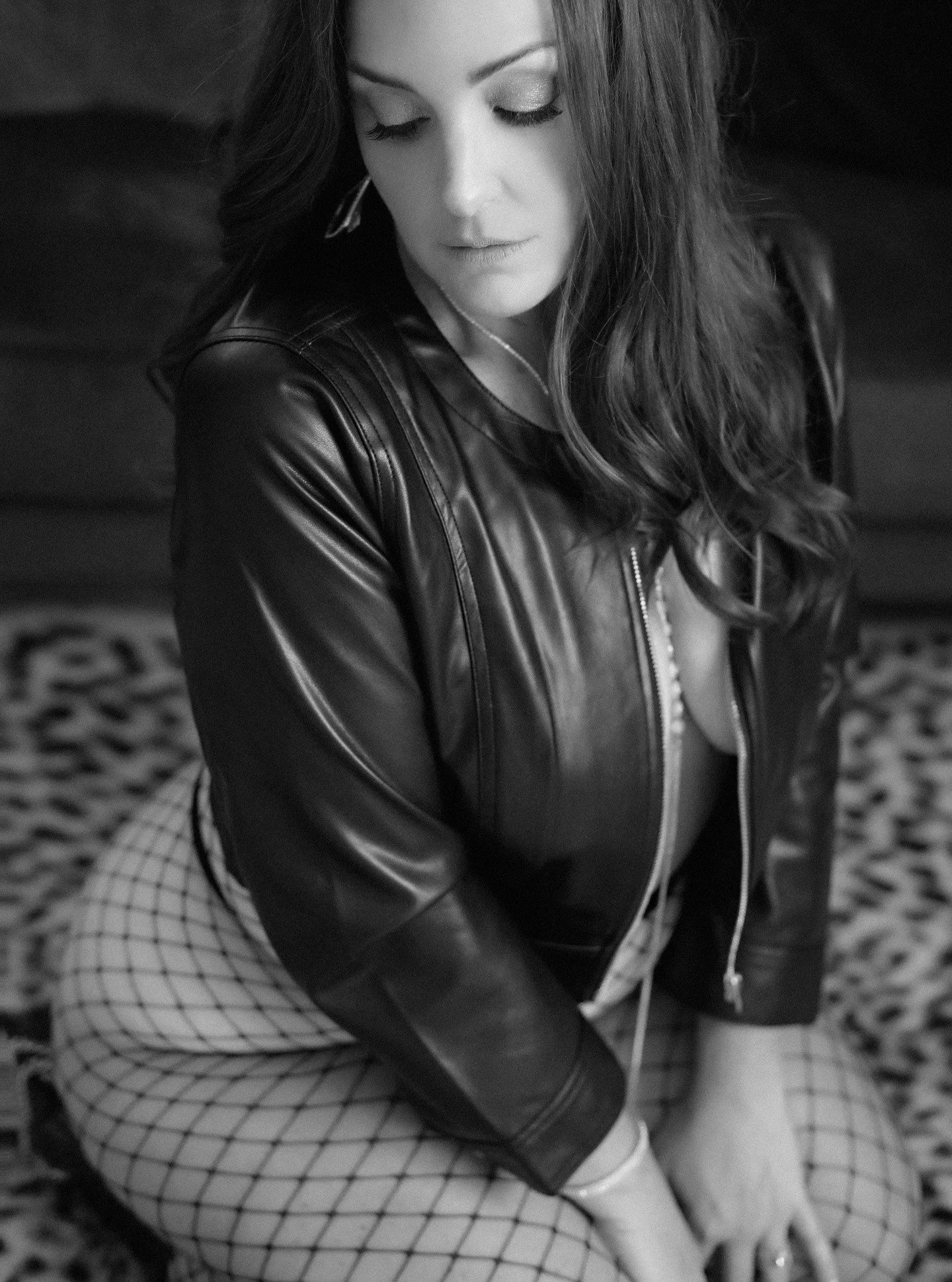 Last one for this set. 
Should we bring color back to the feed tomorrow?
If it were up to me, I could live in black and white boudoir forever.

.
.⁠
.⁠
.
#charlestonbride⁠
#charlestondestinationboudoir⁠
#scbride⁠
#boudoirportrait⁠
#chs⁠
#843⁠
#lowcou