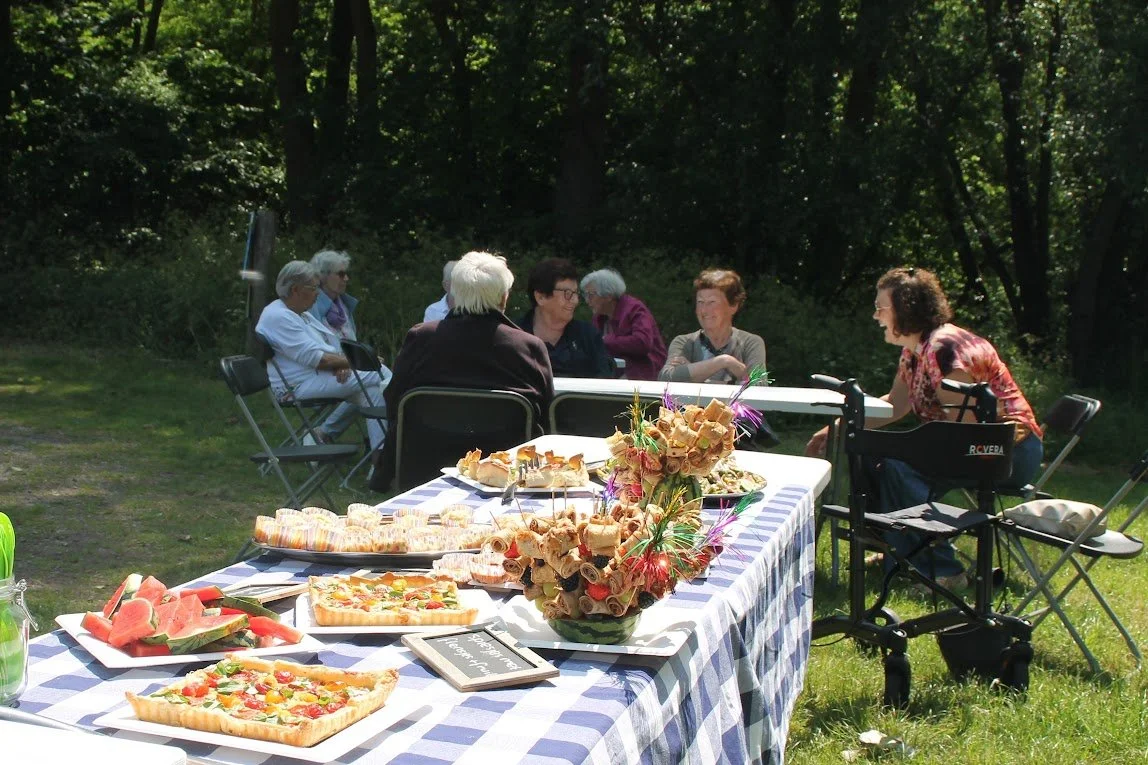 2025 zomerlunch.JPG