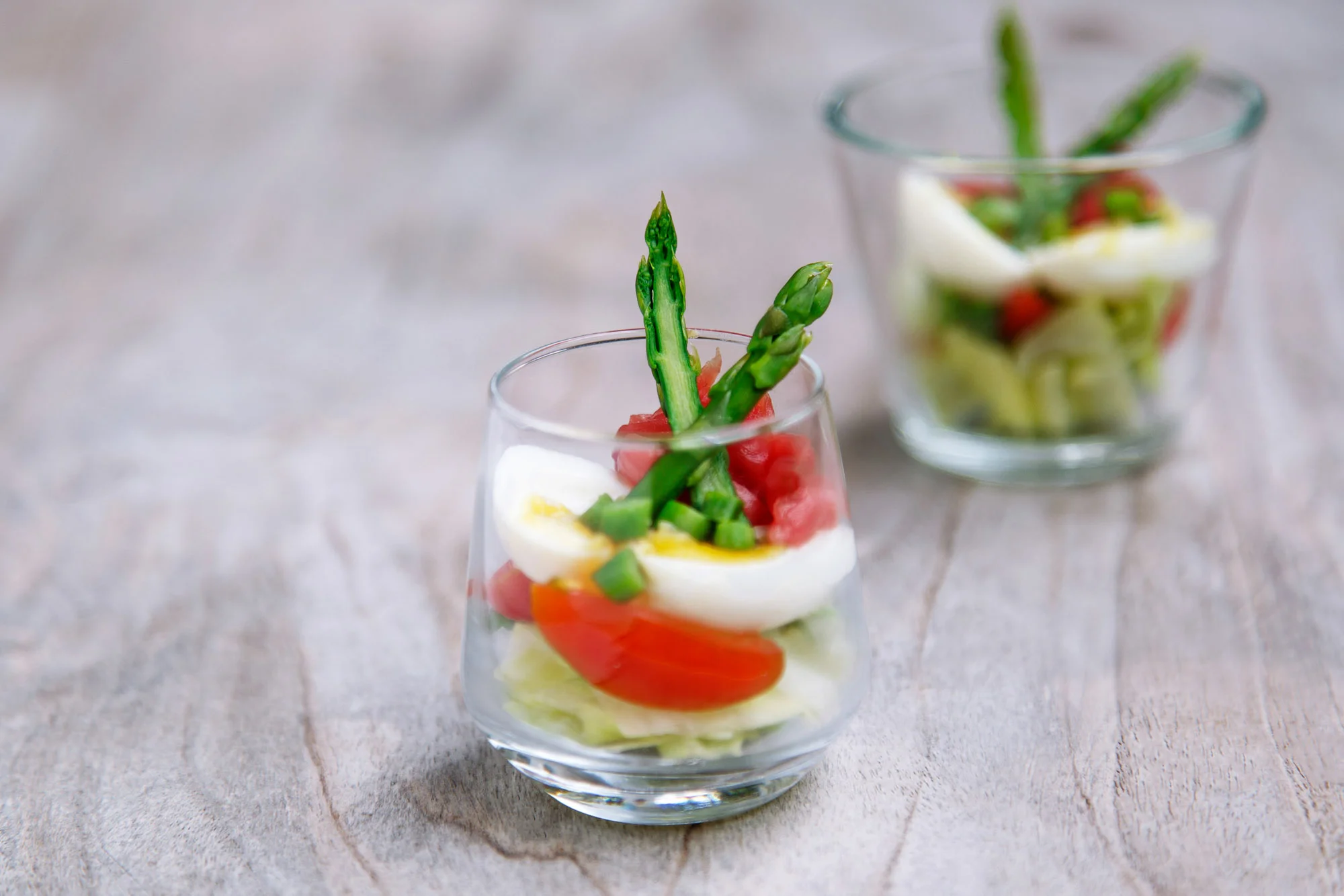Egg and asparagus salad