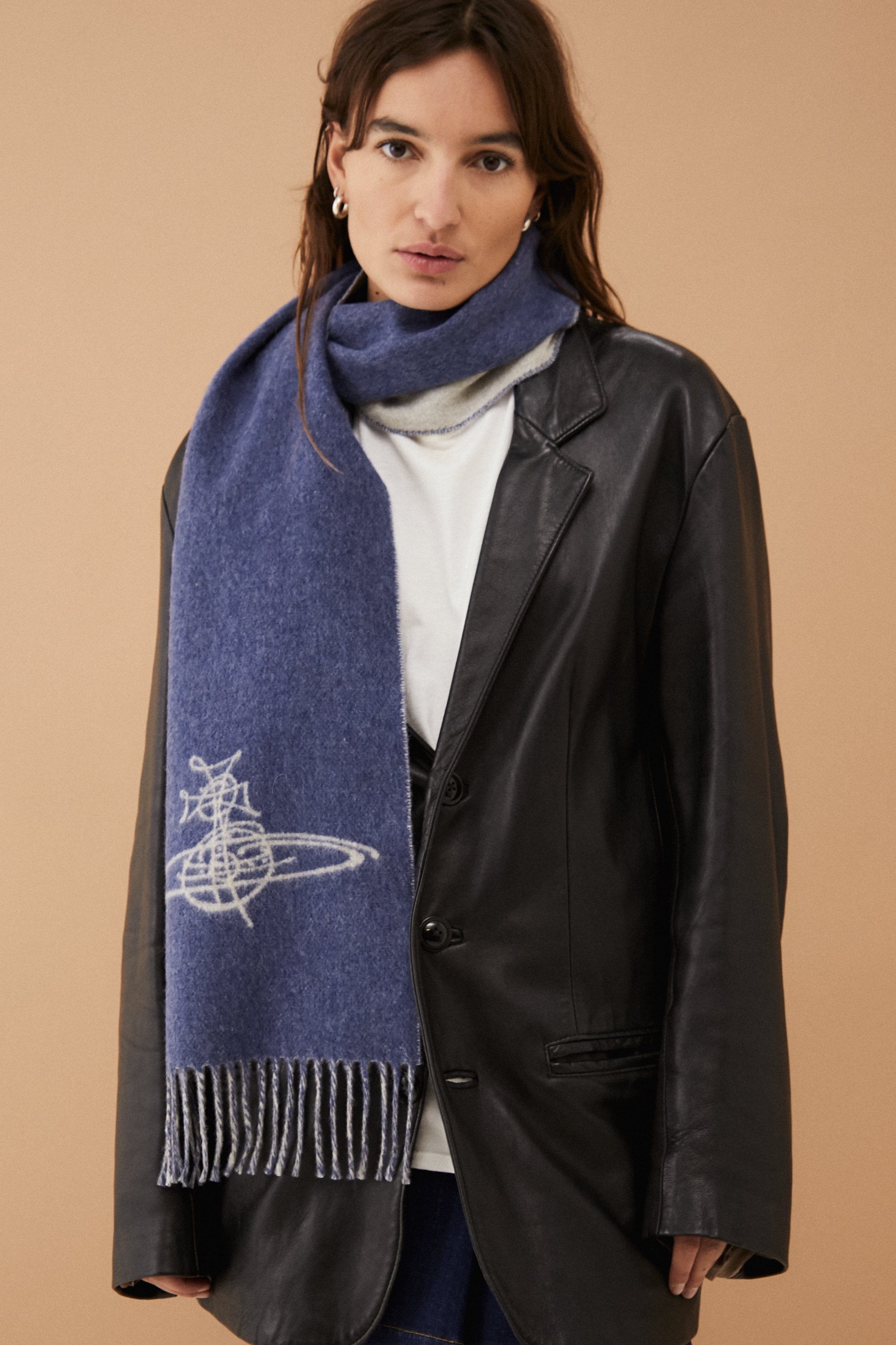 0157431830003 VW DOUBLE FACE SCARF BLUE 040_1.JPG