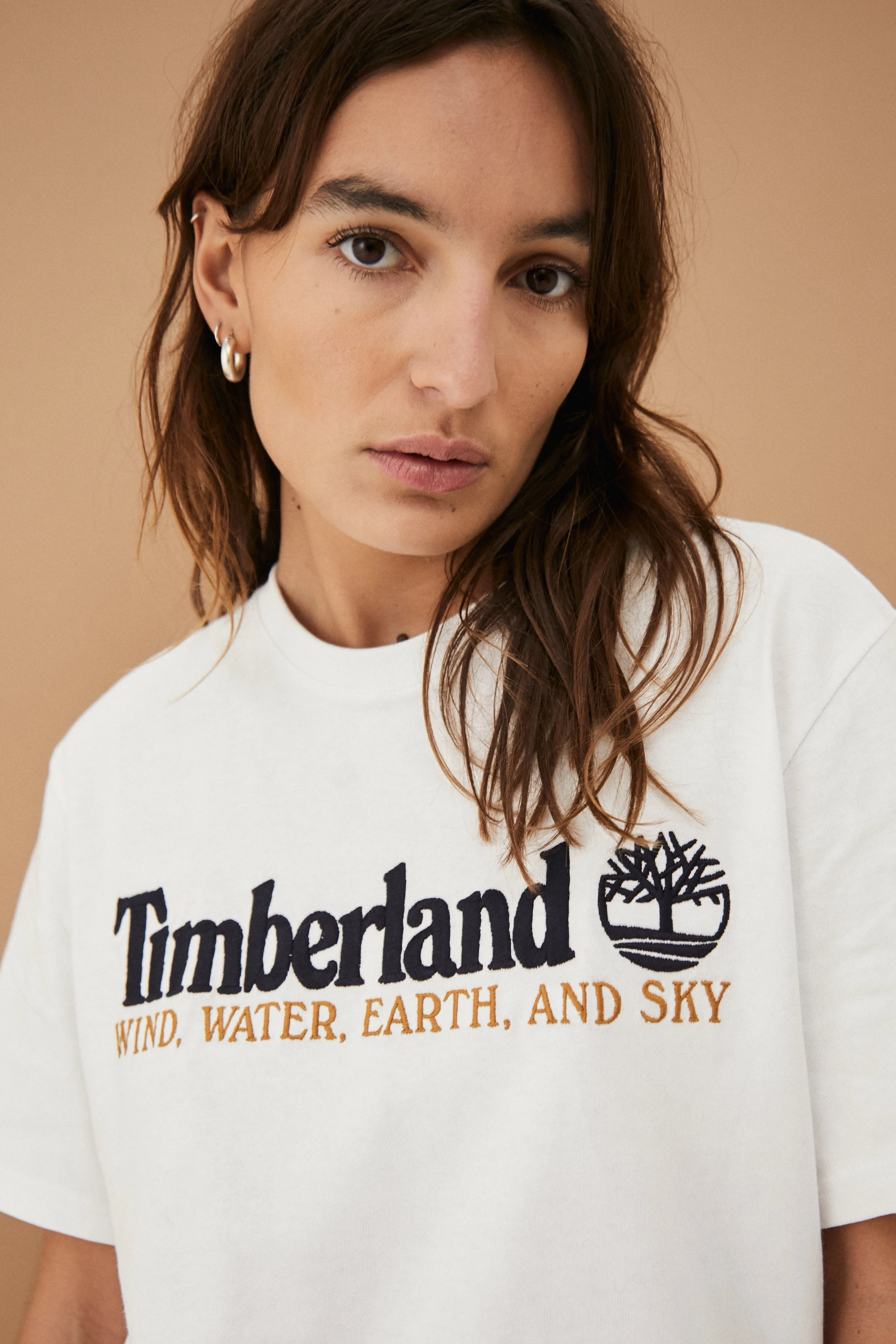 0180431050001 UOEX WWES TSHIRT WHITE 01013063_.jpeg