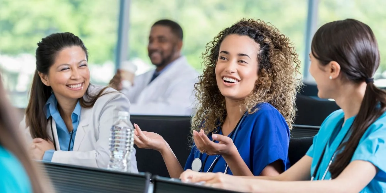 ����Ӱҵ offers training for nurses and midwives at discounted prices