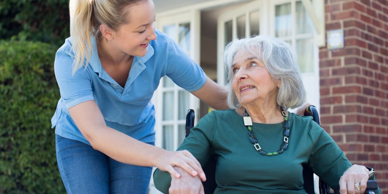 Care assistants can get training from ����Ӱҵ at discounted prices. Stay compliant, and open more working opportunities with ����Ӱҵ