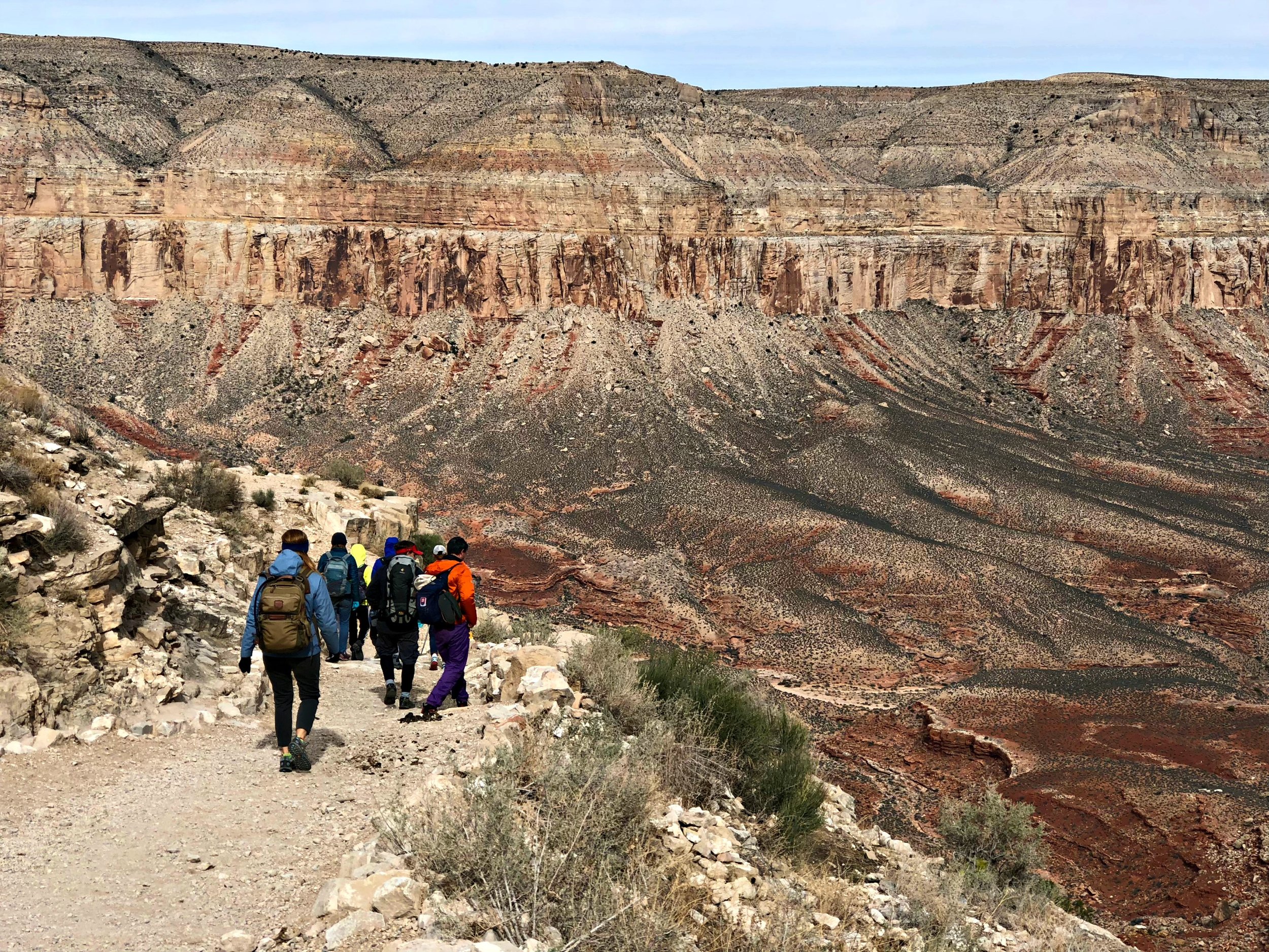 hiking-down-Hualapai-Hilltop