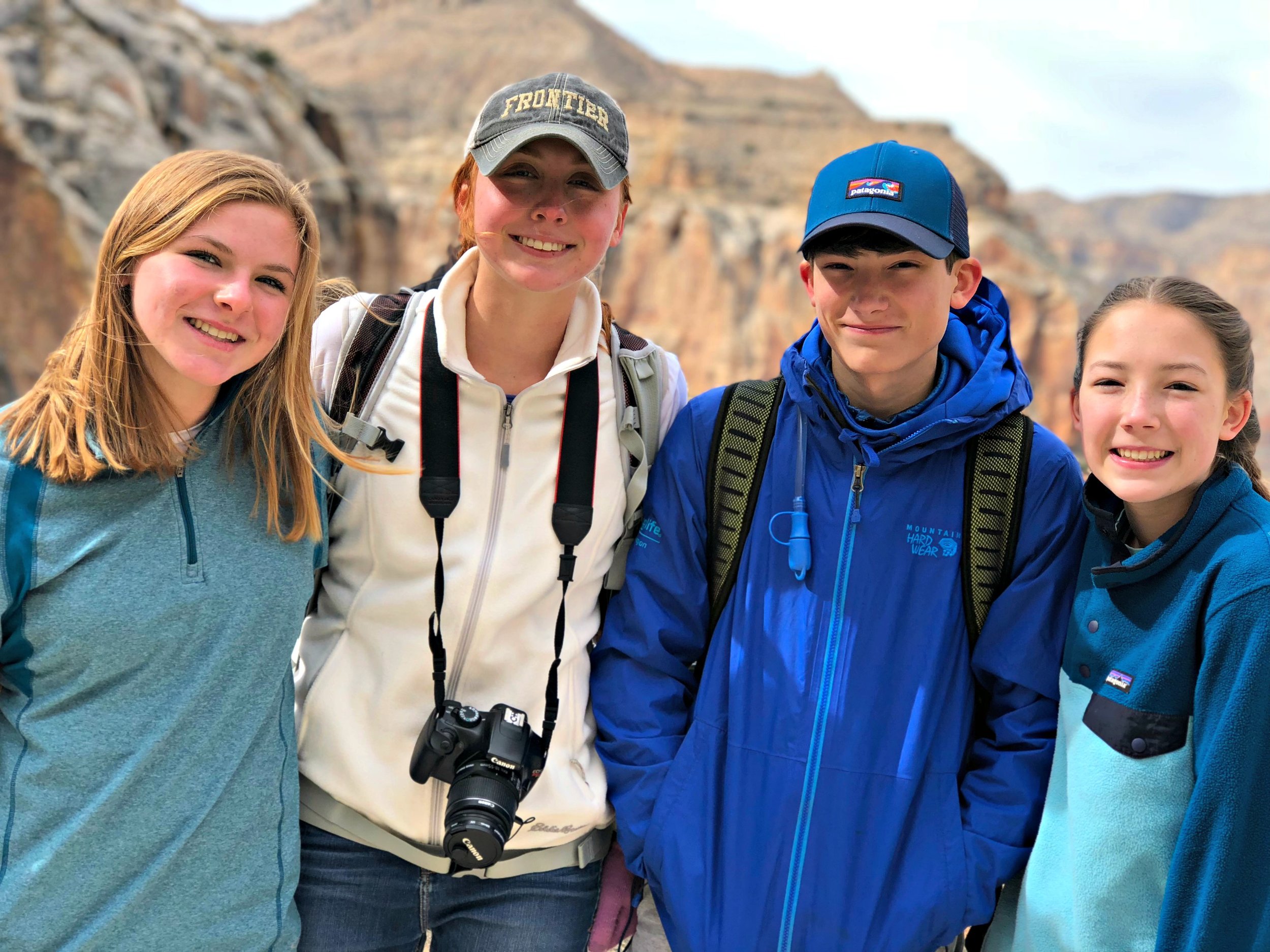 teenagers-hiking-Havasupai-trail