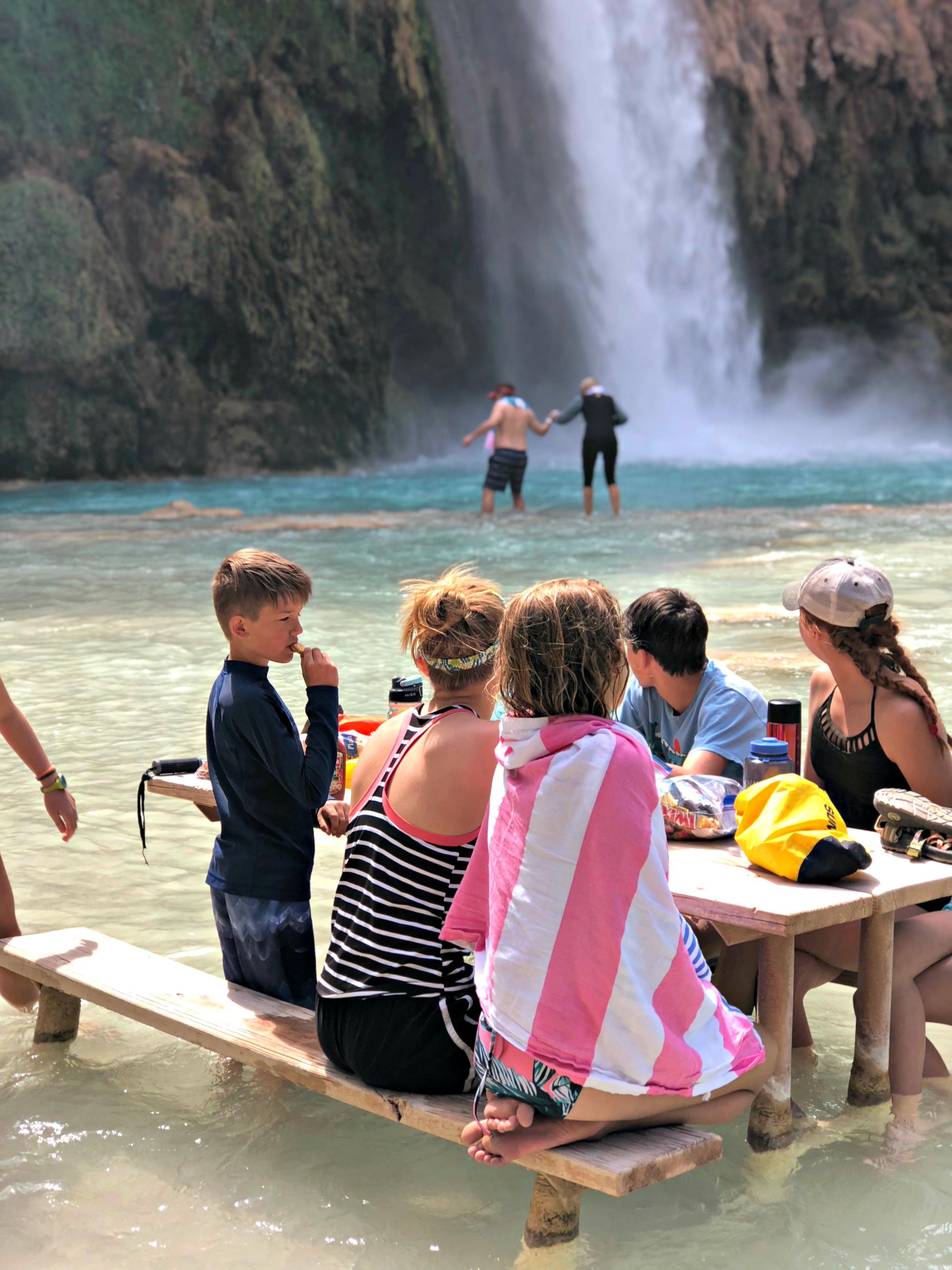 kids-watching-parents-wade-havasu-falls