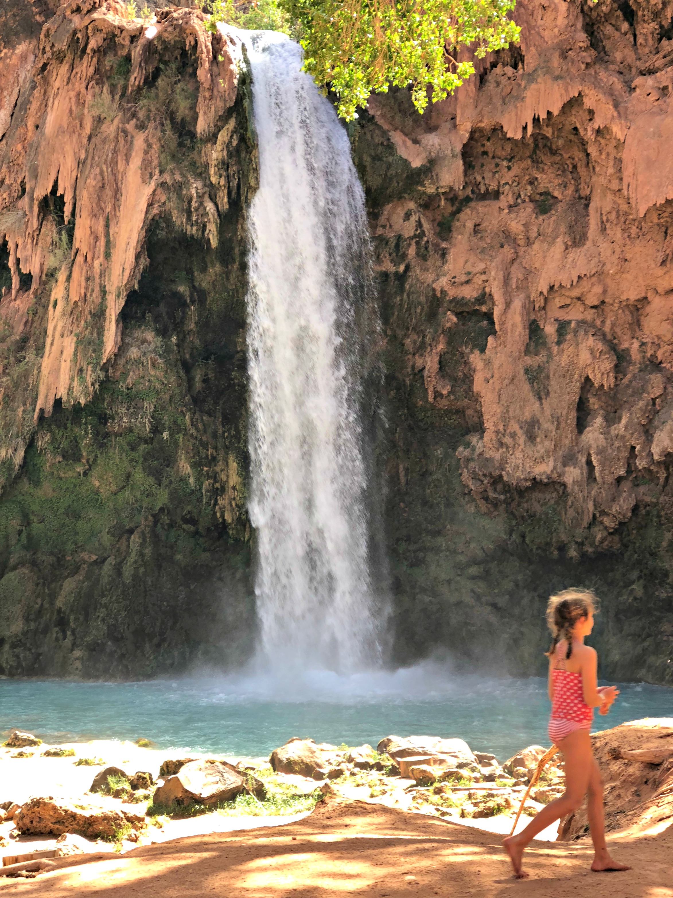 small-girl-by-havasu-falls