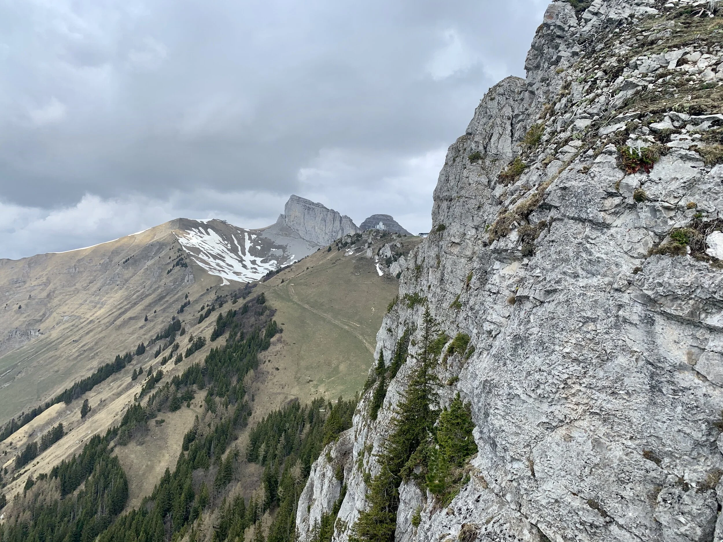 Entre alpages, crêtes et sommets