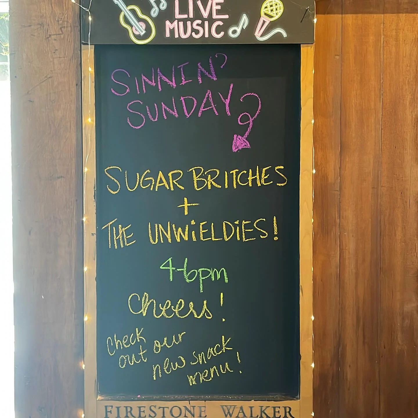 Beer + snacks + live music?? Say less 😎🤘