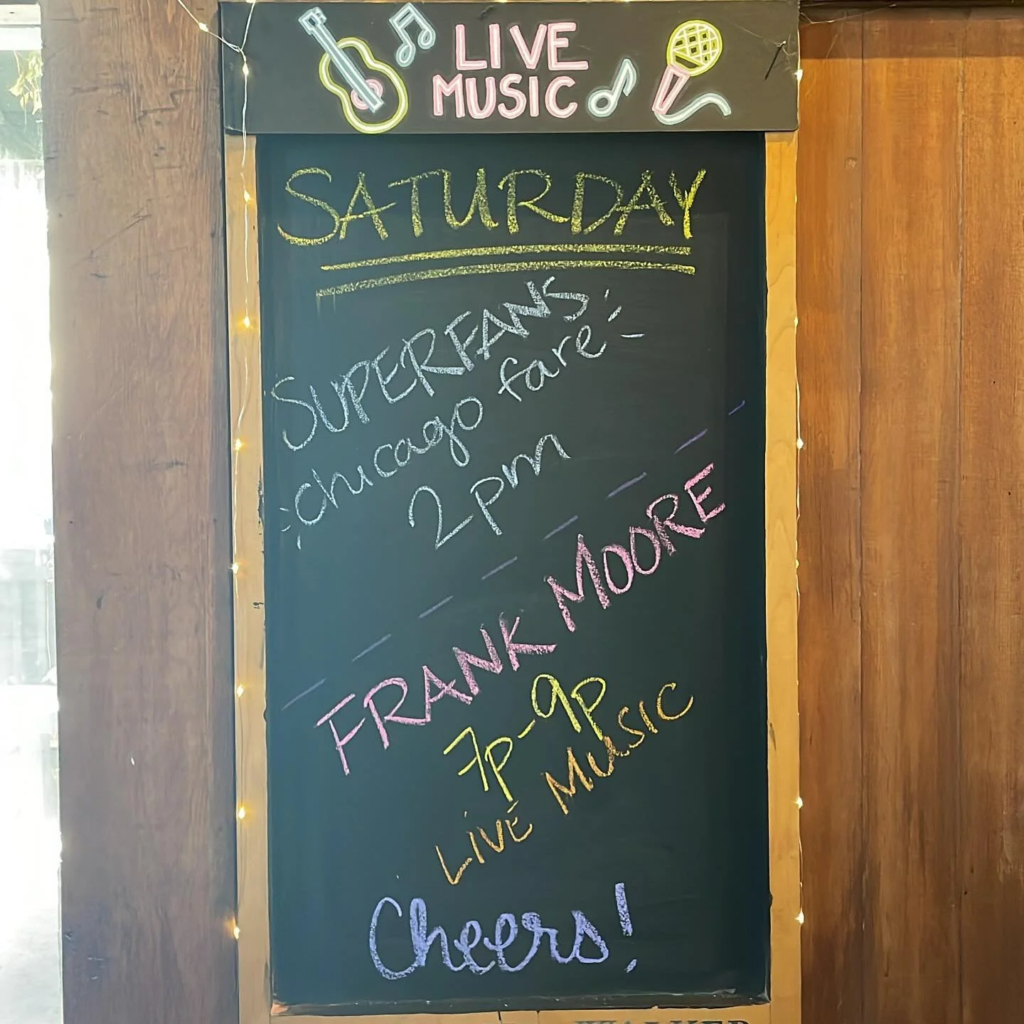 Come hang with us this Saturday for live music &amp; the triumphant return of your favorite Chicago classics from @superfansoriginalbeef 🌭🍻🤘