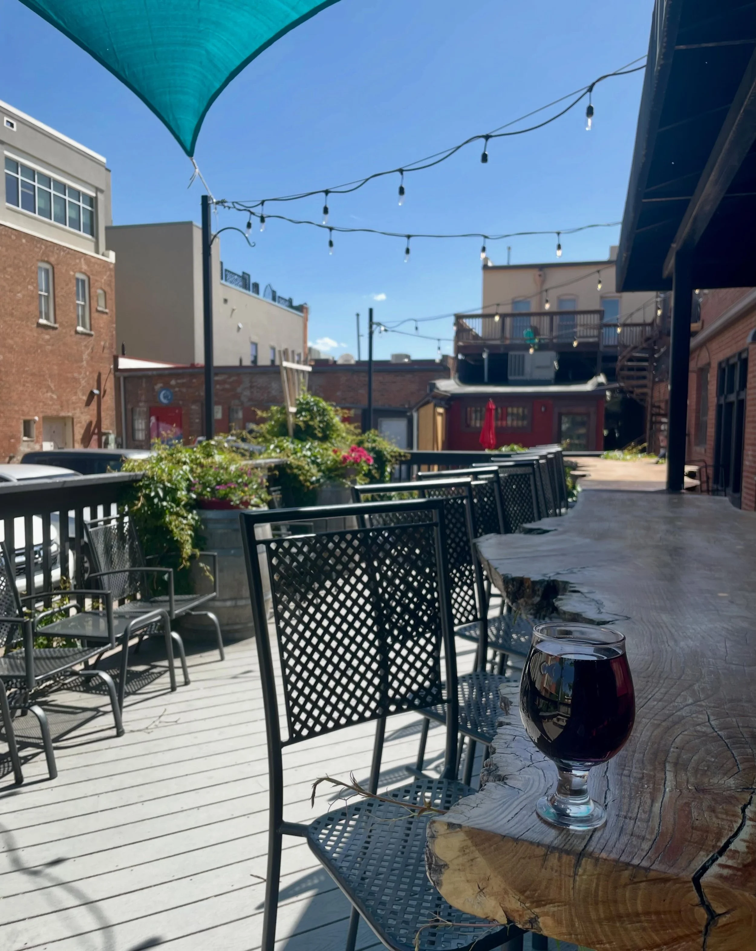 Perfect weather to sip a blueberry flavored tipsy Italian soda on our patio, stop on by! 🫐☀️🌷