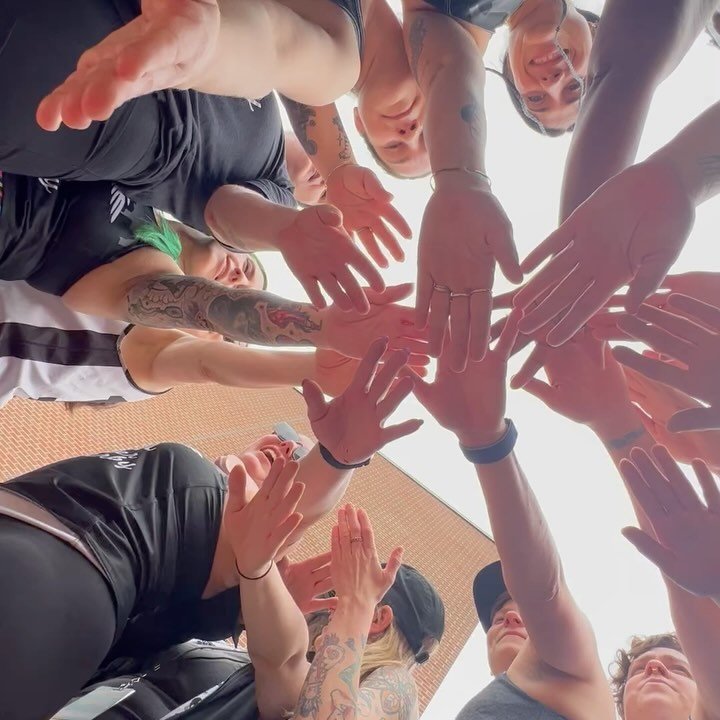 Still feeling incredibly grateful for my body, my team, and the community in this sport. 

🖤🦞 pinch pinch bbyyy 🦞🖤