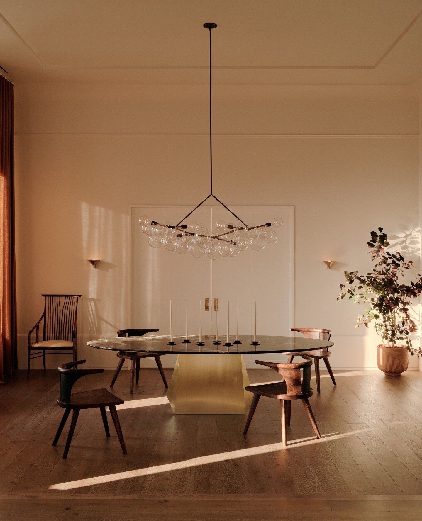 SHOWROOM VIEW - The kanna style hand carved Koza Dining Chairs and rare Black Persimmon Chair 01 (edition 02/02) by Toshio Tokunaga are perfectly gathered around the Henry Dining Table by Egg Collective in our Manhattan UES Showroom. ⁠
⁠
In good comp