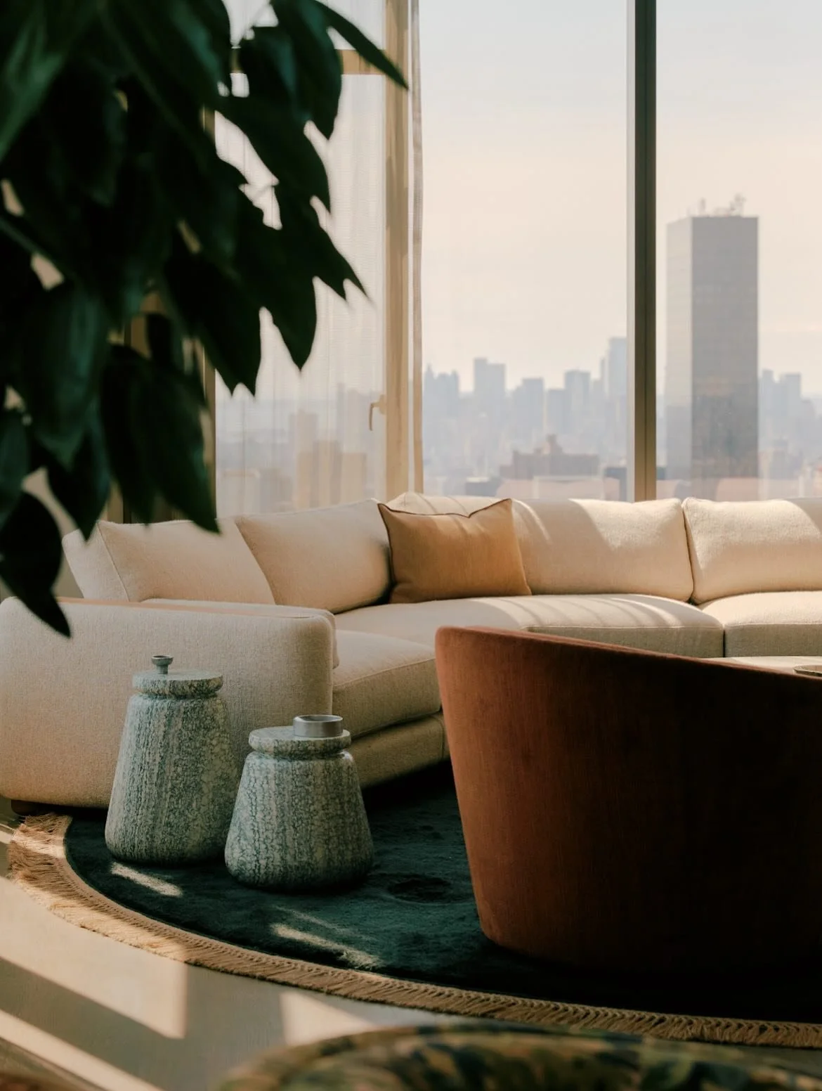 PLATOU C-SECTIONAL - Inspired by Brutalist architecture, Bunn Studio focused the key design elements of exaggerated massings, brute forms and overly weighted structures to drive the visual vocabulary of the Platou Series for Radnor Made.⁠
⁠
Each piec