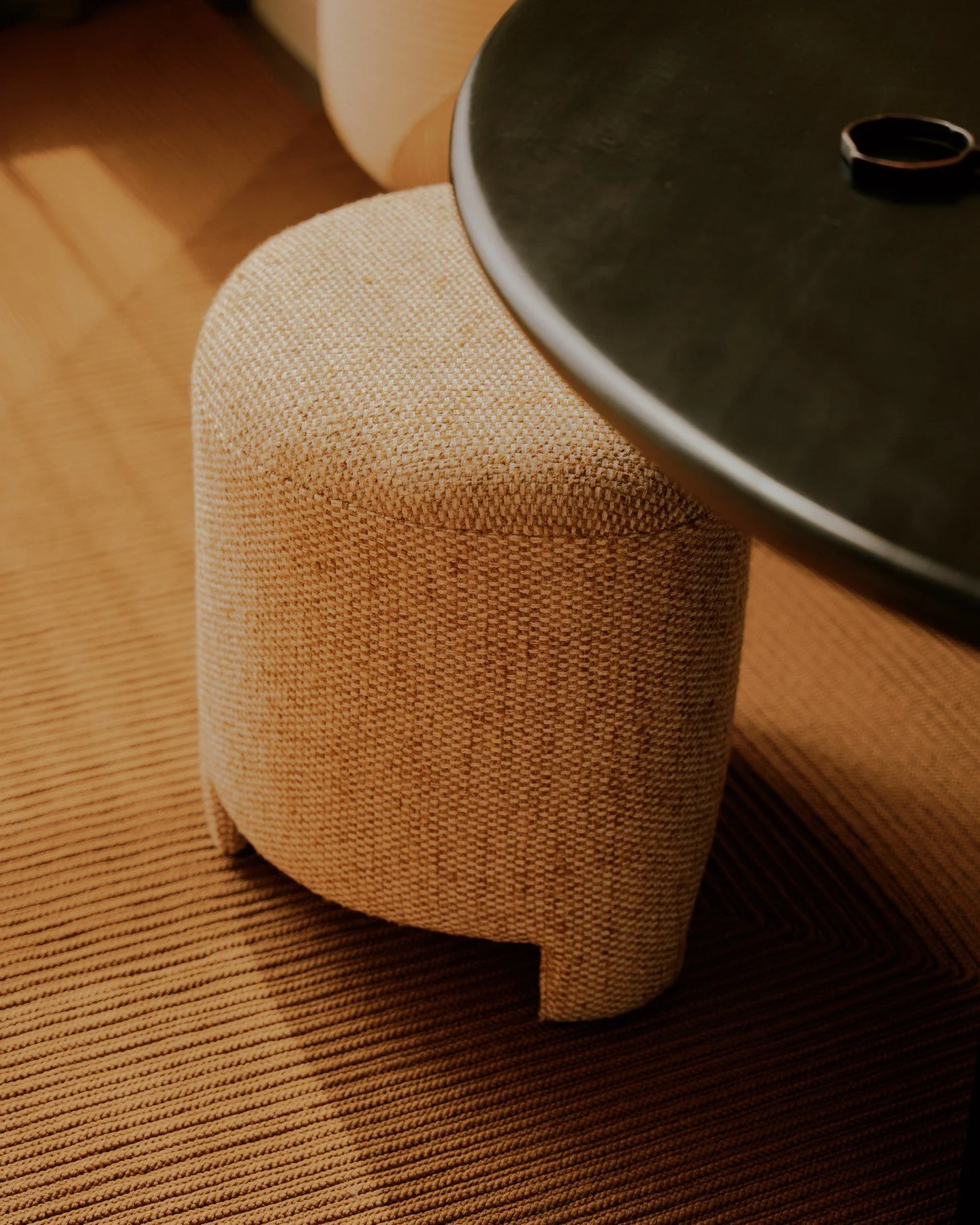 TRIAD POUF - Part of the Triad Collection designed by Elizabeth Roberts for the Radno̲r Made Collections.⁠
⁠
Available for viewing at our Sutton Tower UES Gallery. ⁠
⁠
Designer: @elizabeth_roberts_architects⁠
Interiors: @sueclarks⁠
Photo: @william.je