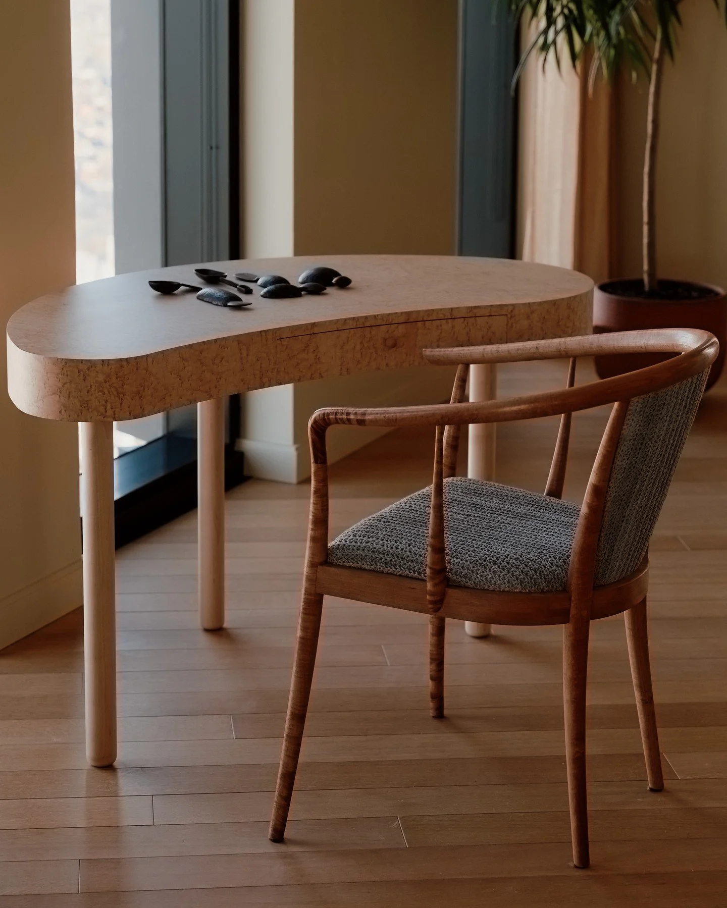 CROCHET CHAIR - Made from 300 year-old Japanese maple, the Crochet Chair is a collaboration between father and daughter. ⁠
⁠
Toshio Tokunaga's characteristically pared down design is complemented by Yuriko Tokunaga&rsquo;s upholstery: hand-spun washi