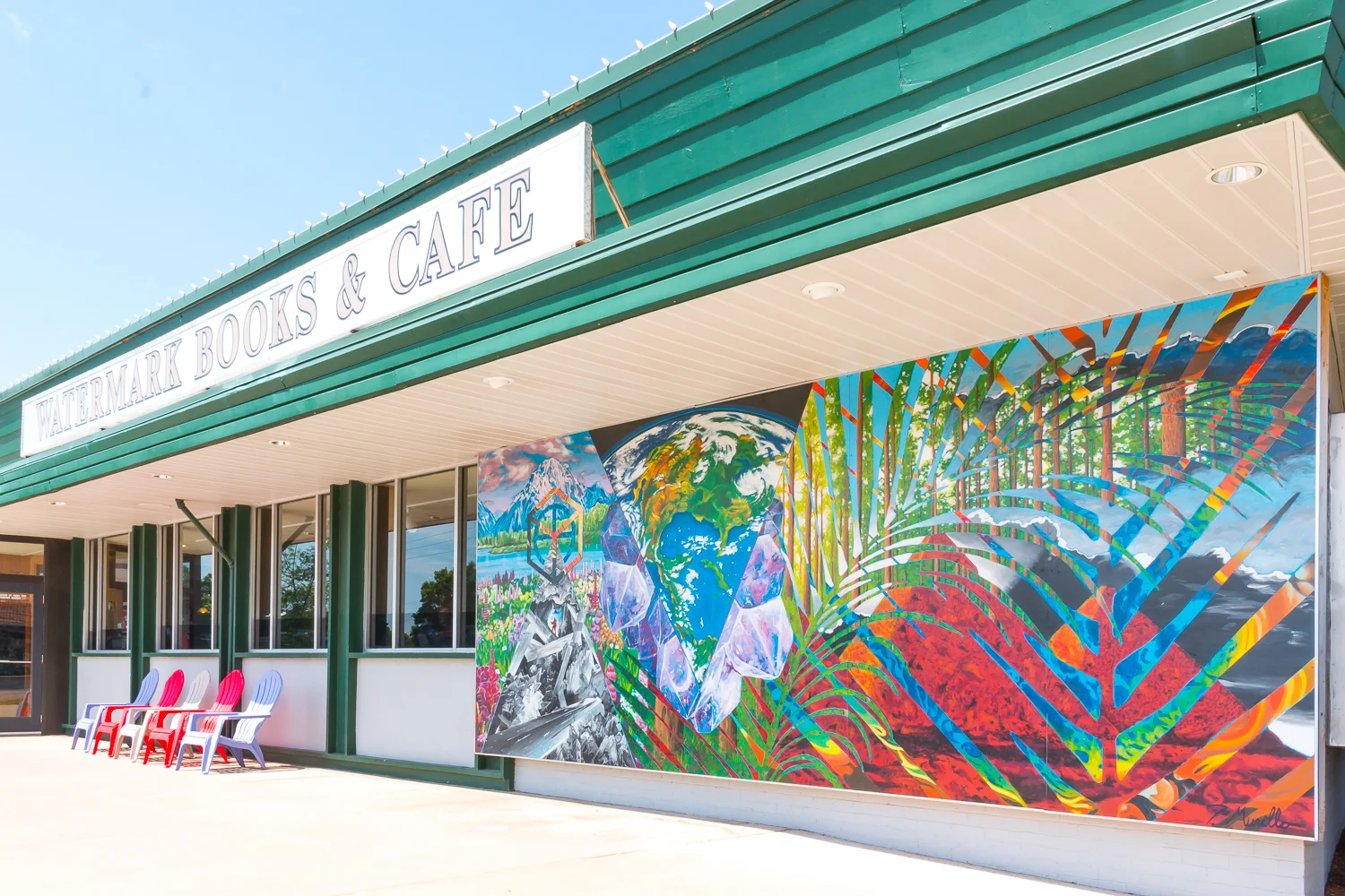 Lincoln Heights Village is home to one of the many murals in the Douglas Design District. Artist: Tom Murillo