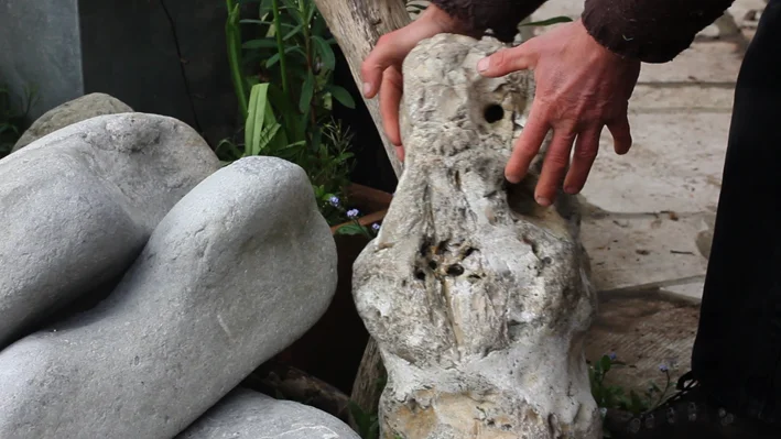 78_stone-hand.jpg