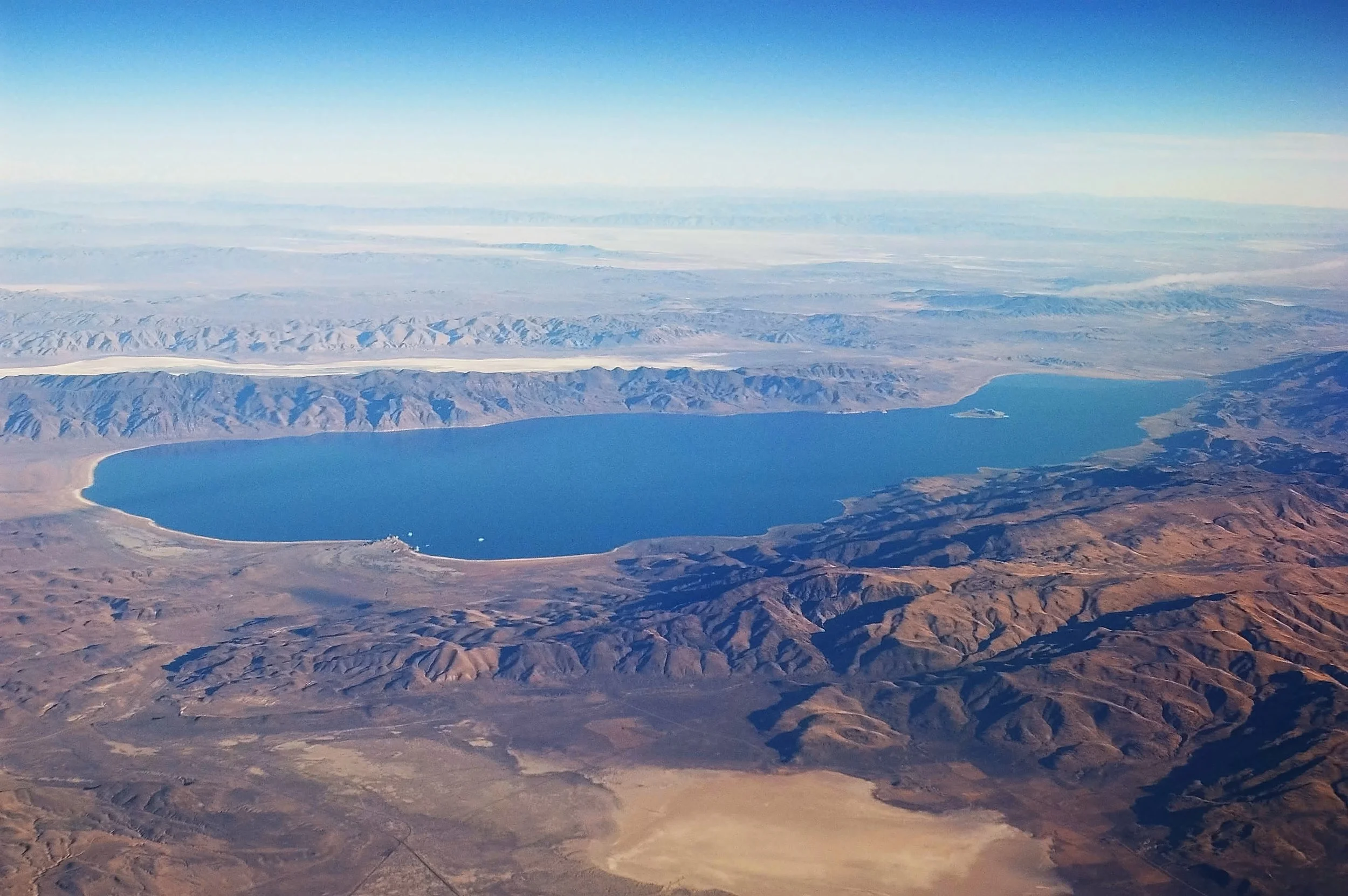 Pyramid_Lake,_NV.jpg