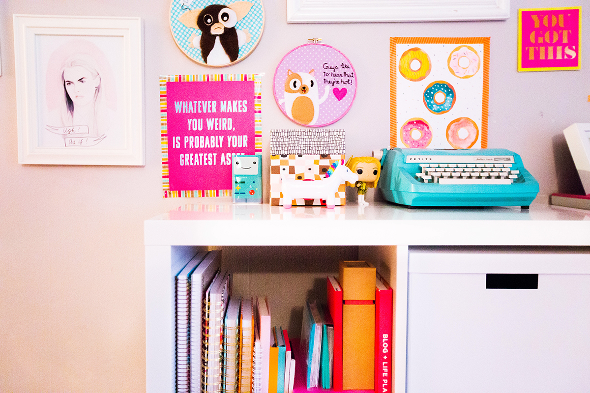 15 Powerful ways to stand out online to get noticed, get more followers and engage your readers!