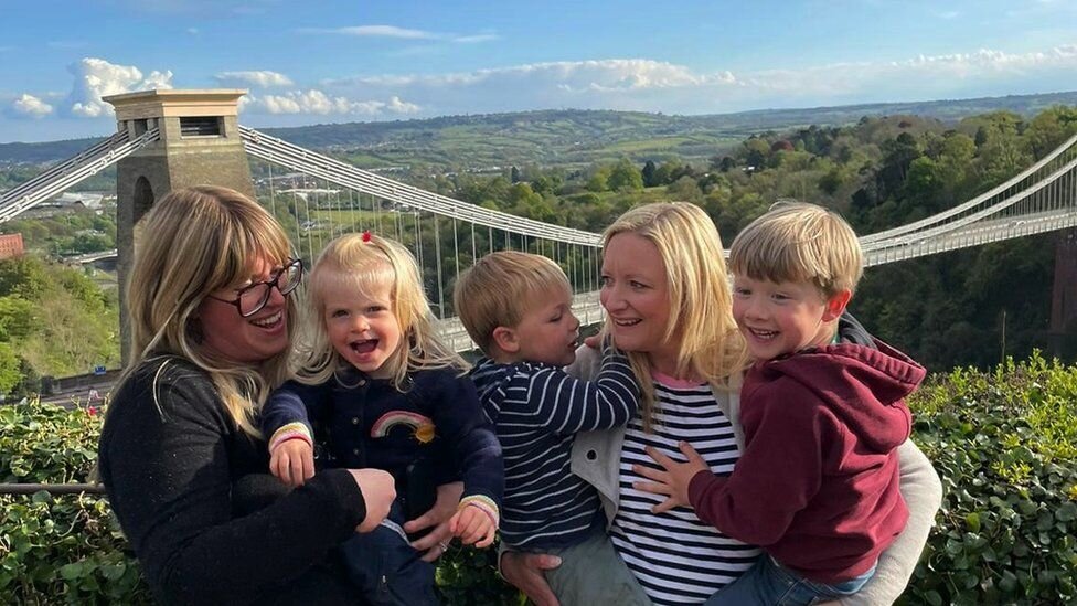 Covid: Mums' antenatal classes to help parents reconnect