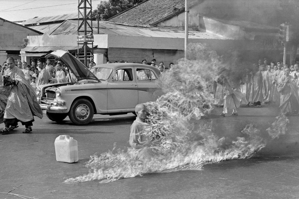 The self-immolation of Thích Quảng Đứ in 1963 (Credit: Malcolm Browne via Wikimedia Commons)