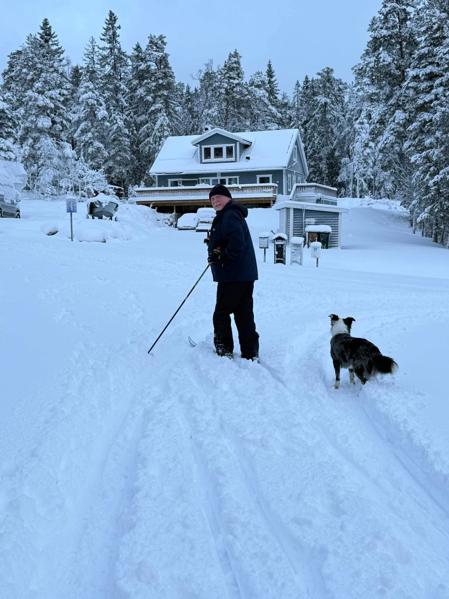 Inte helt fel med oplogade v&auml;gar, fick chansen att plocka ut skidorna och skida runt en rej&auml;l runda i omr&aring;det.