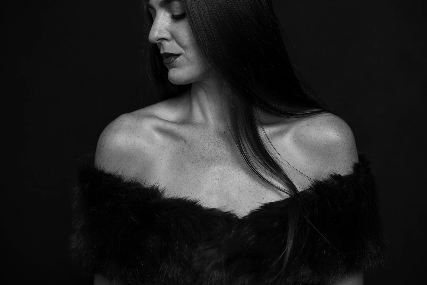 elise-sensual-portrait-by-mariya-mileva-20 x1500.jpg