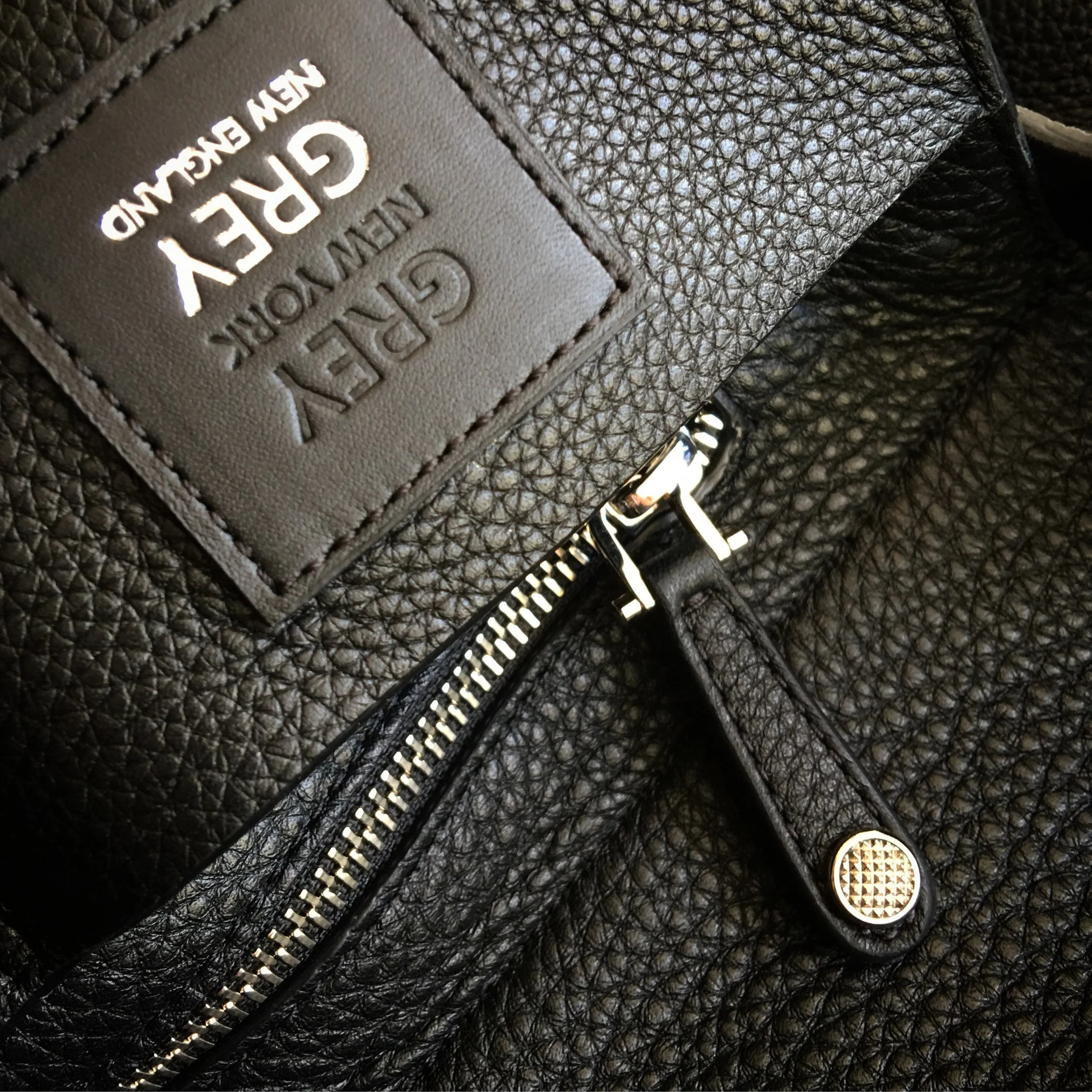 GEY NEW ENGLAND DETAIL PEBBLE LEATHER.JPG