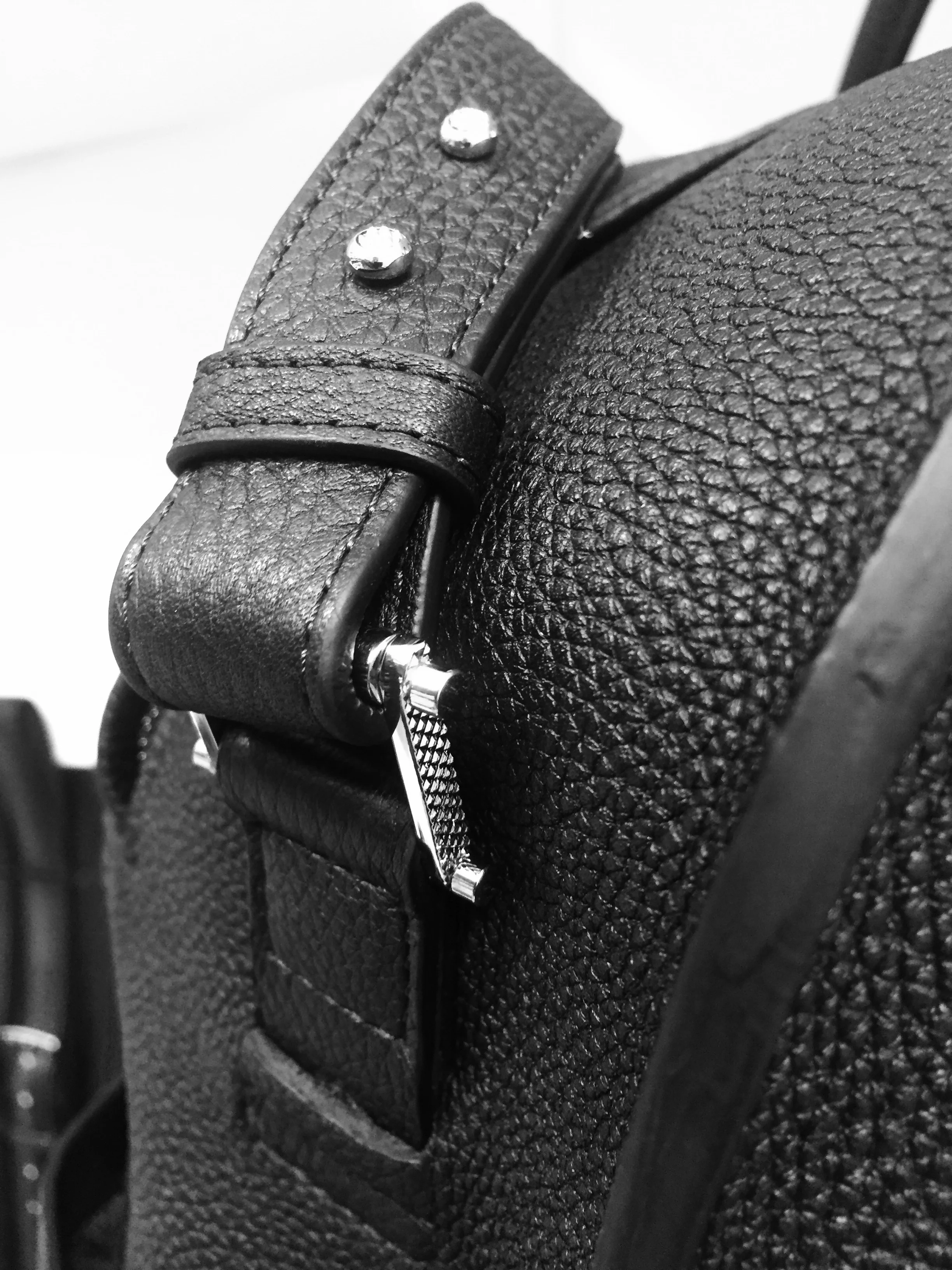 GREY NEW ENGLAND BREIFCASE DETAIL.JPG